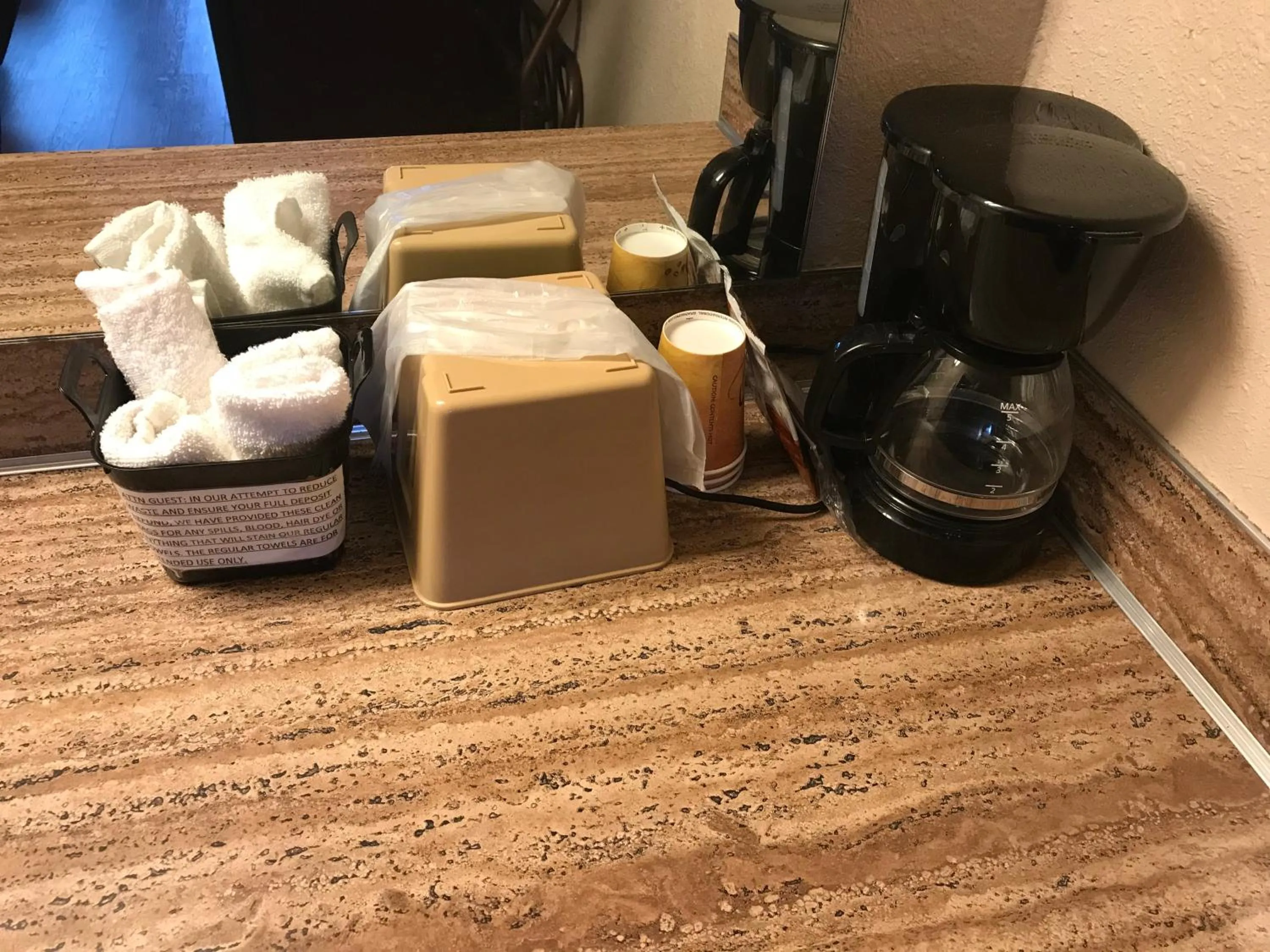 Coffee/tea facilities in Smokey Point Motor Inn