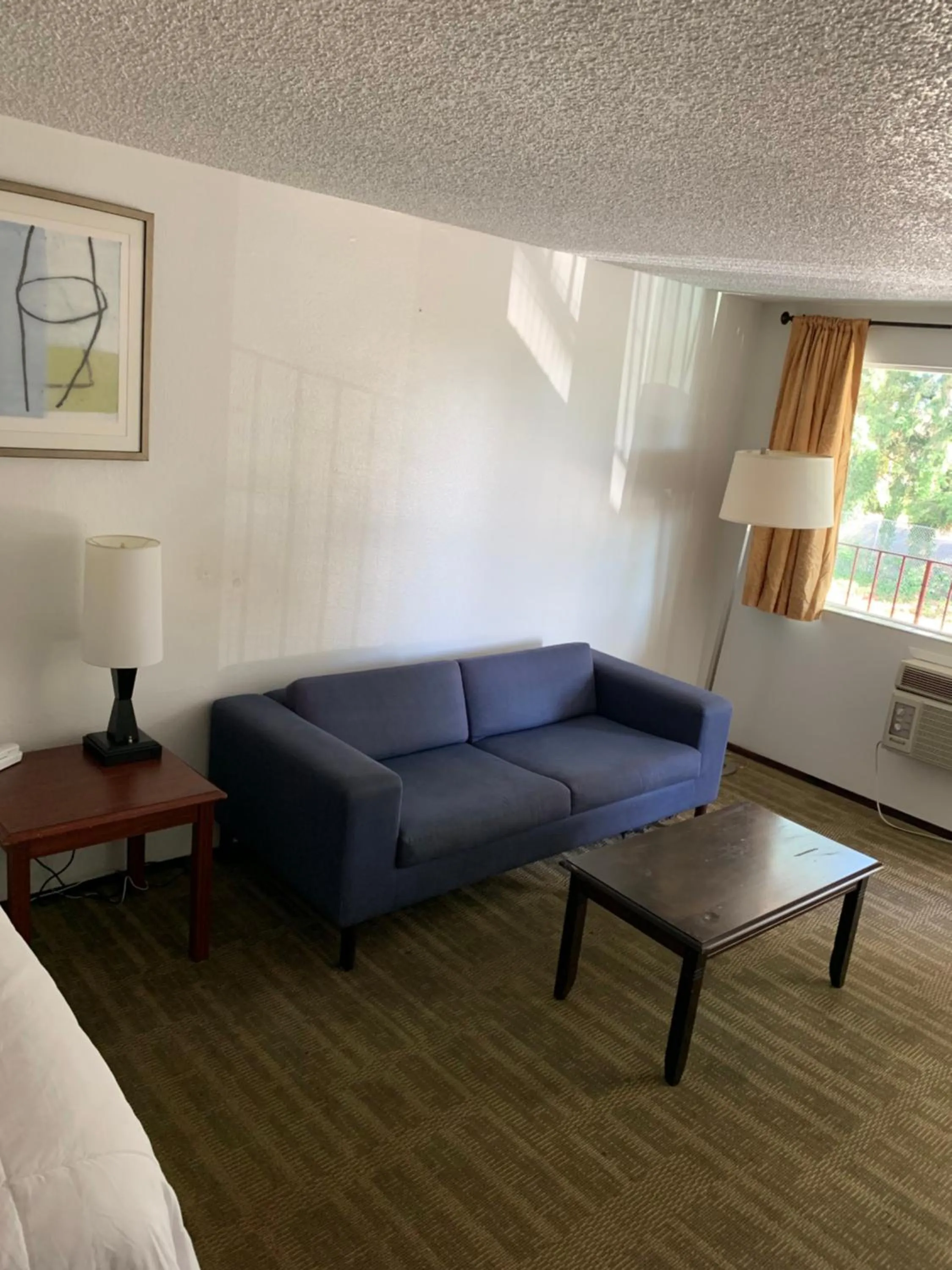 Seating area in Smokey Point Motor Inn
