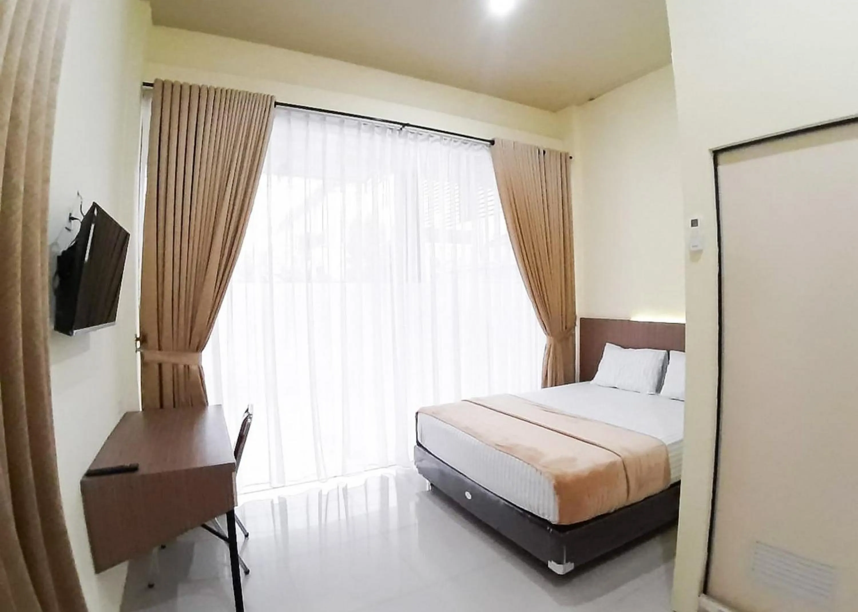 Bed in RedDoorz Syariah near Transmart Jambi 2