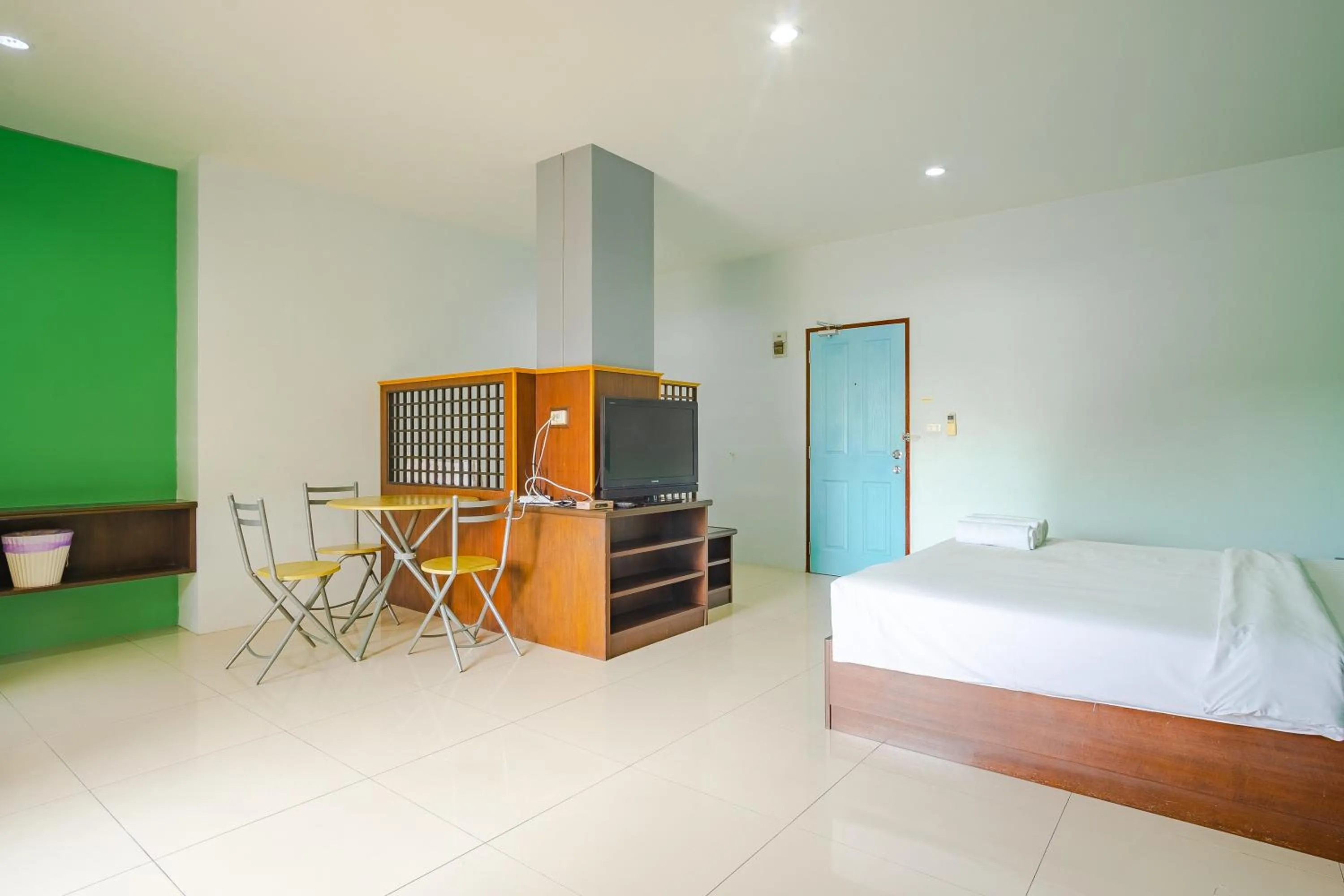 Photo of the whole room, Bed in AJ Residence