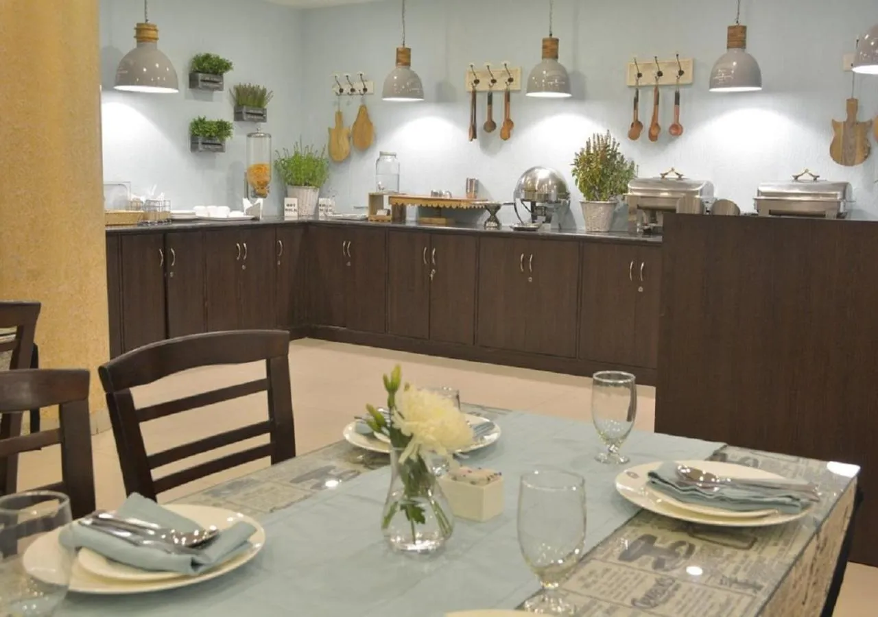 Restaurant/places to eat in Hotel Rockland Panchsheel Enclave