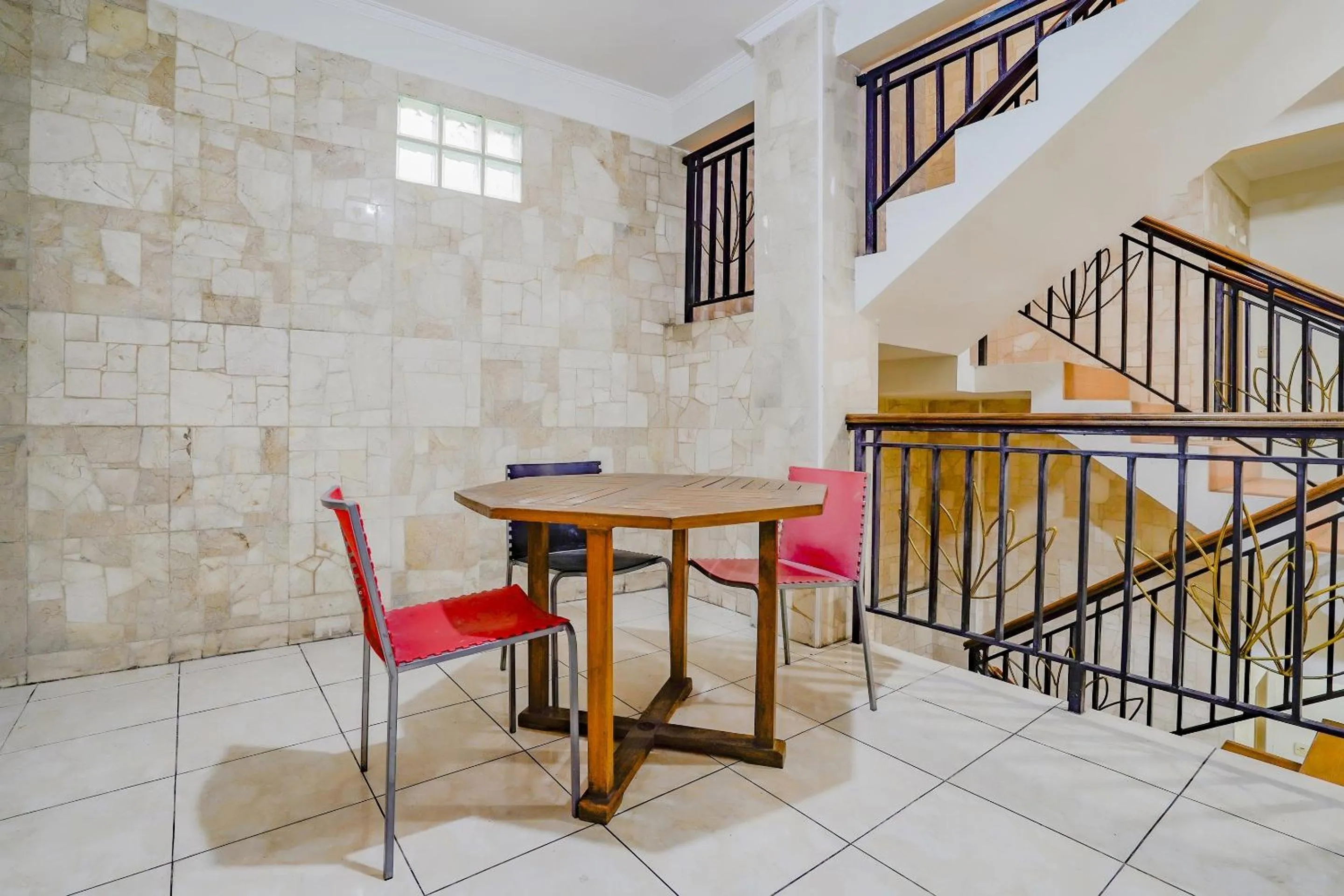 Lobby or reception in OYO Life 90035 Merci Club