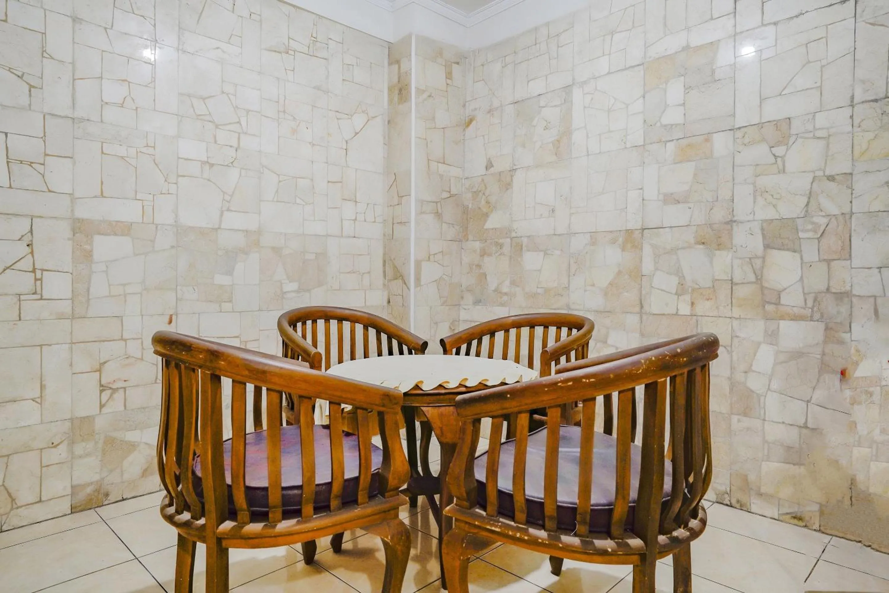 Lobby or reception in OYO Life 90035 Merci Club