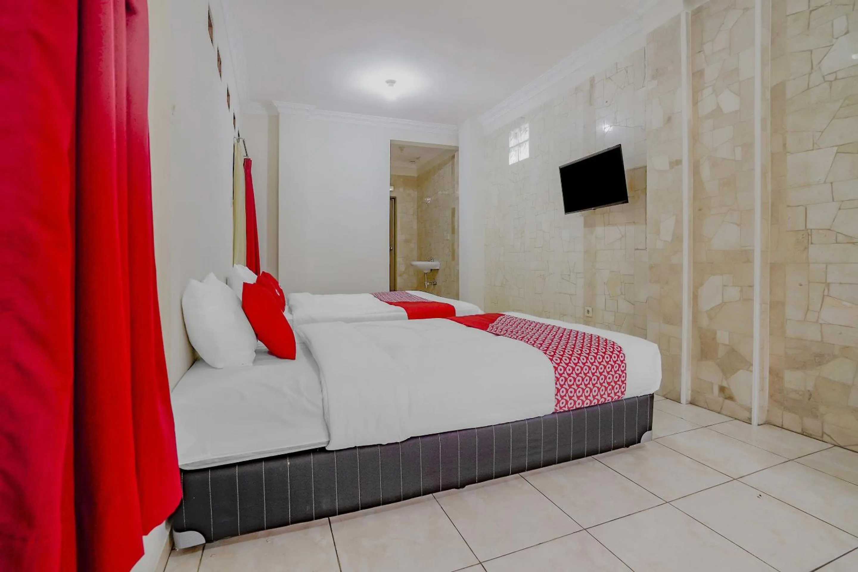 Bedroom, Bed in OYO Life 90035 Merci Club