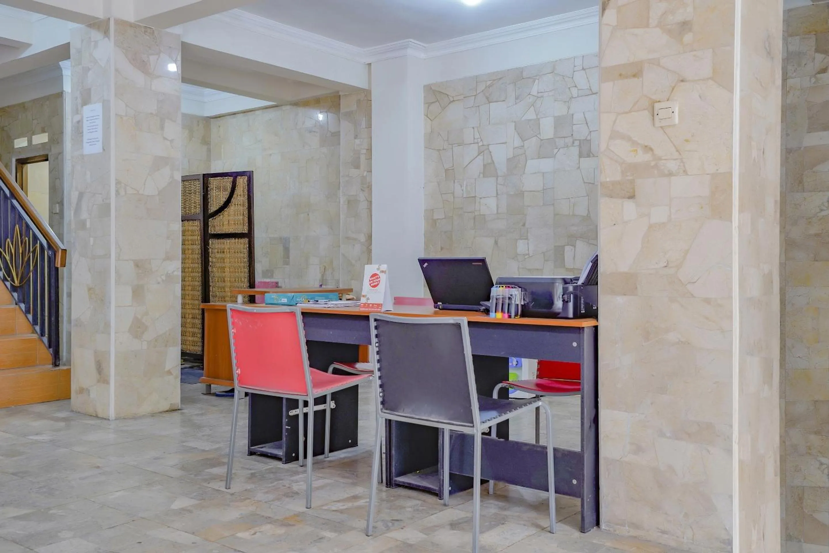 Lobby or reception in OYO Life 90035 Merci Club