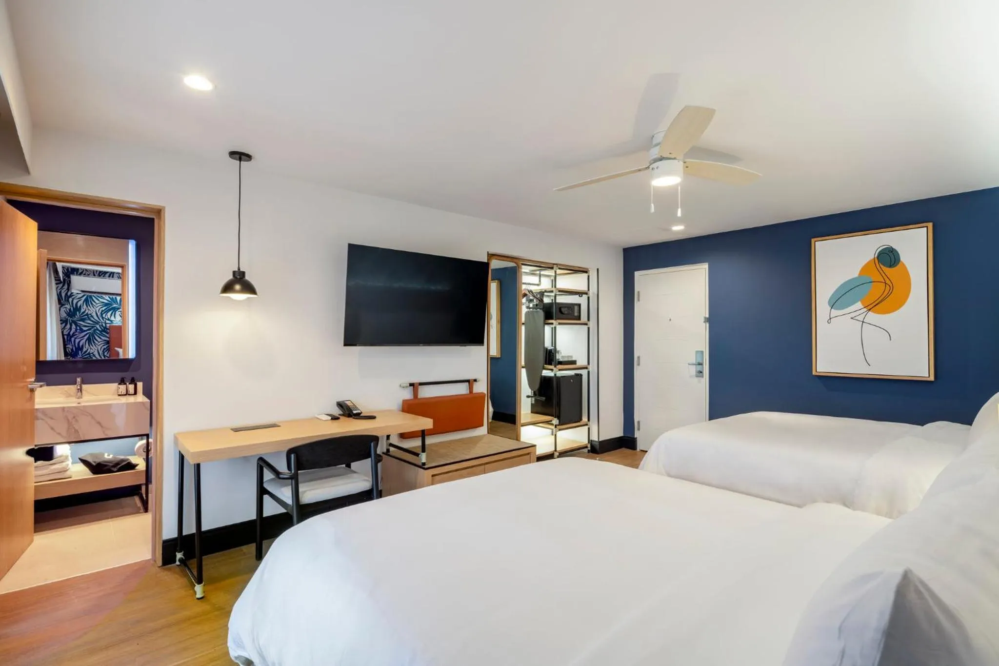 Photo of the whole room, Bed in voco Surfside Aruba by IHG