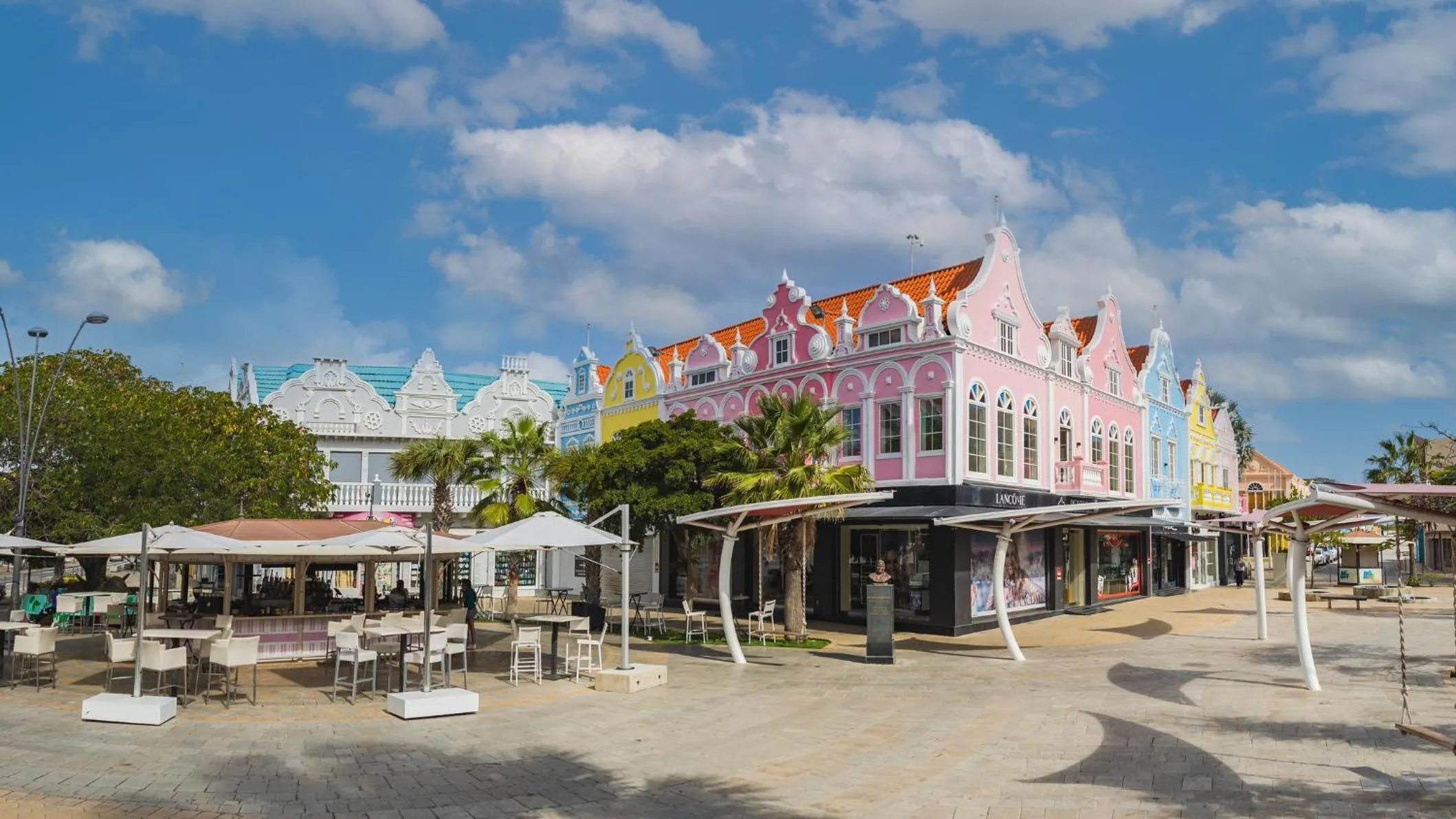 Area and facilities in voco Surfside Aruba by IHG