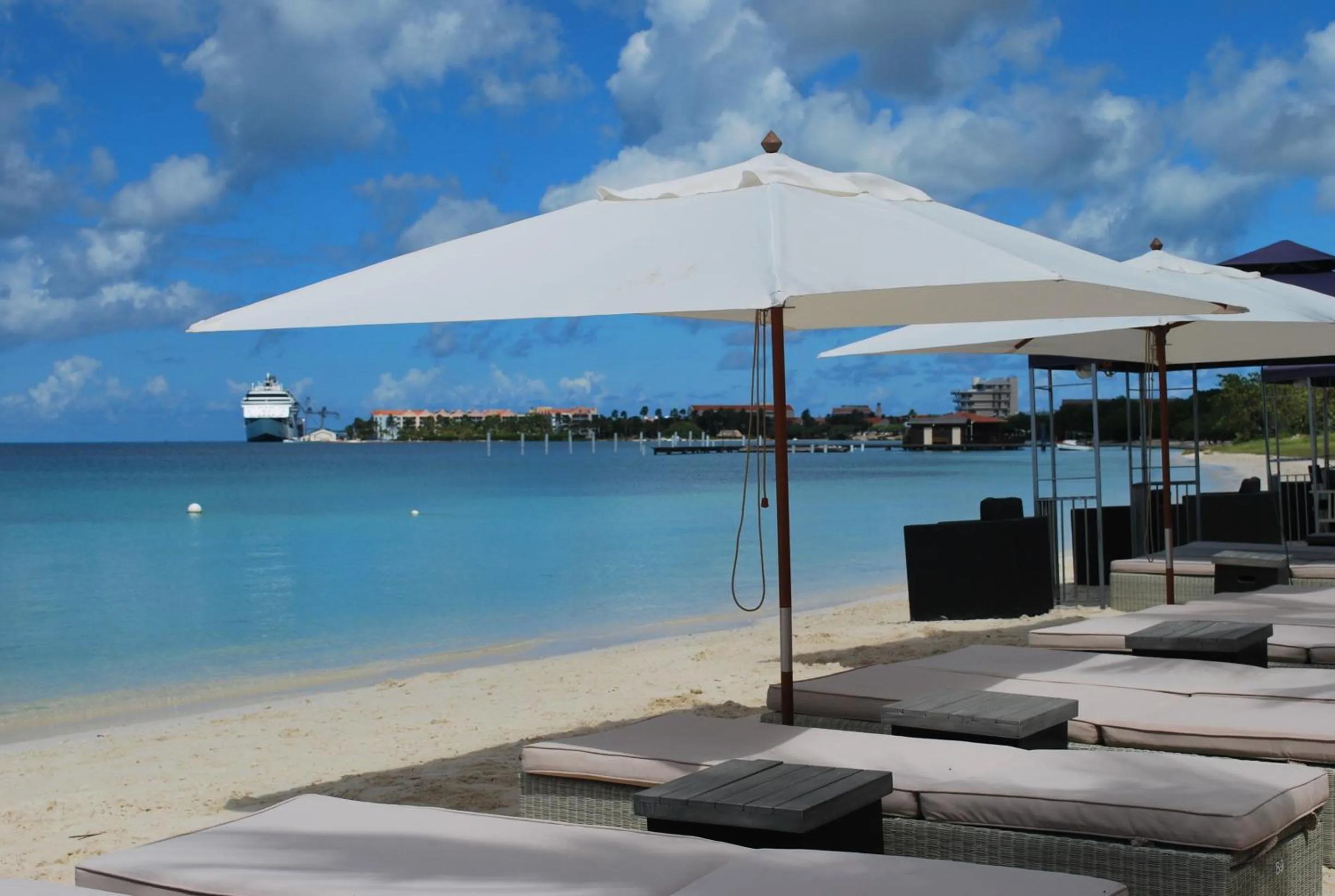 voco Surfside Aruba by IHG