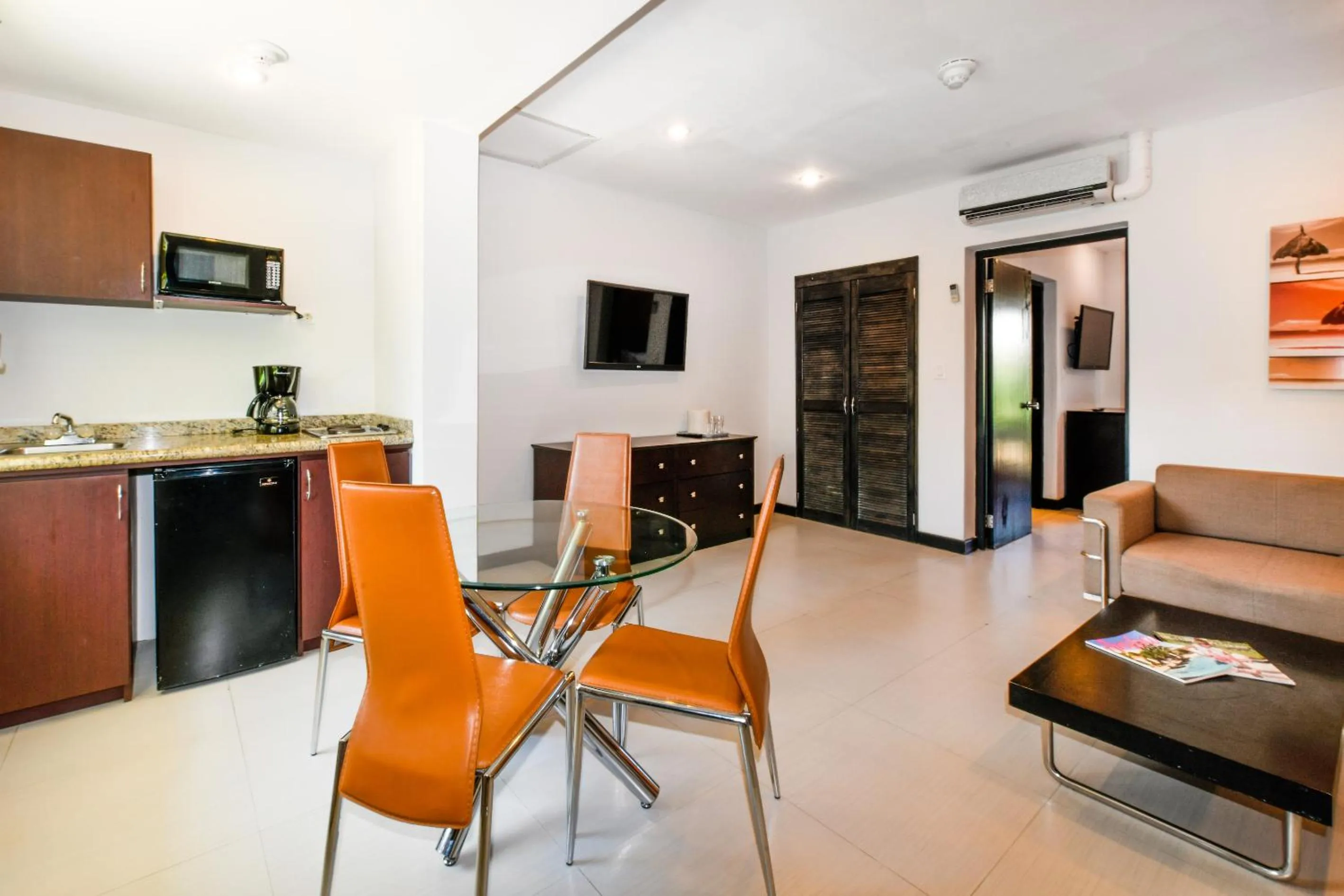 Communal lounge/ TV room in Talk of the Town Beach Hotel & Beach Club by GH Hoteles