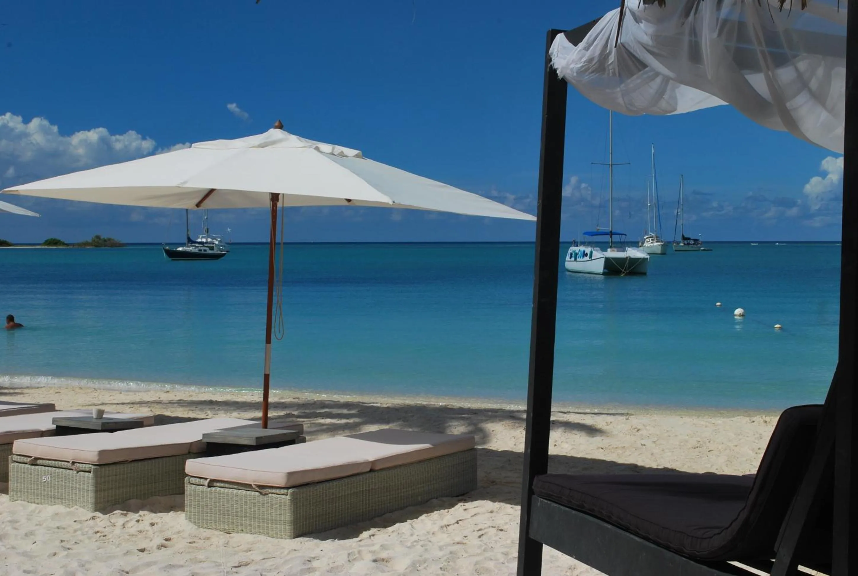 Beach in voco Surfside Aruba by IHG