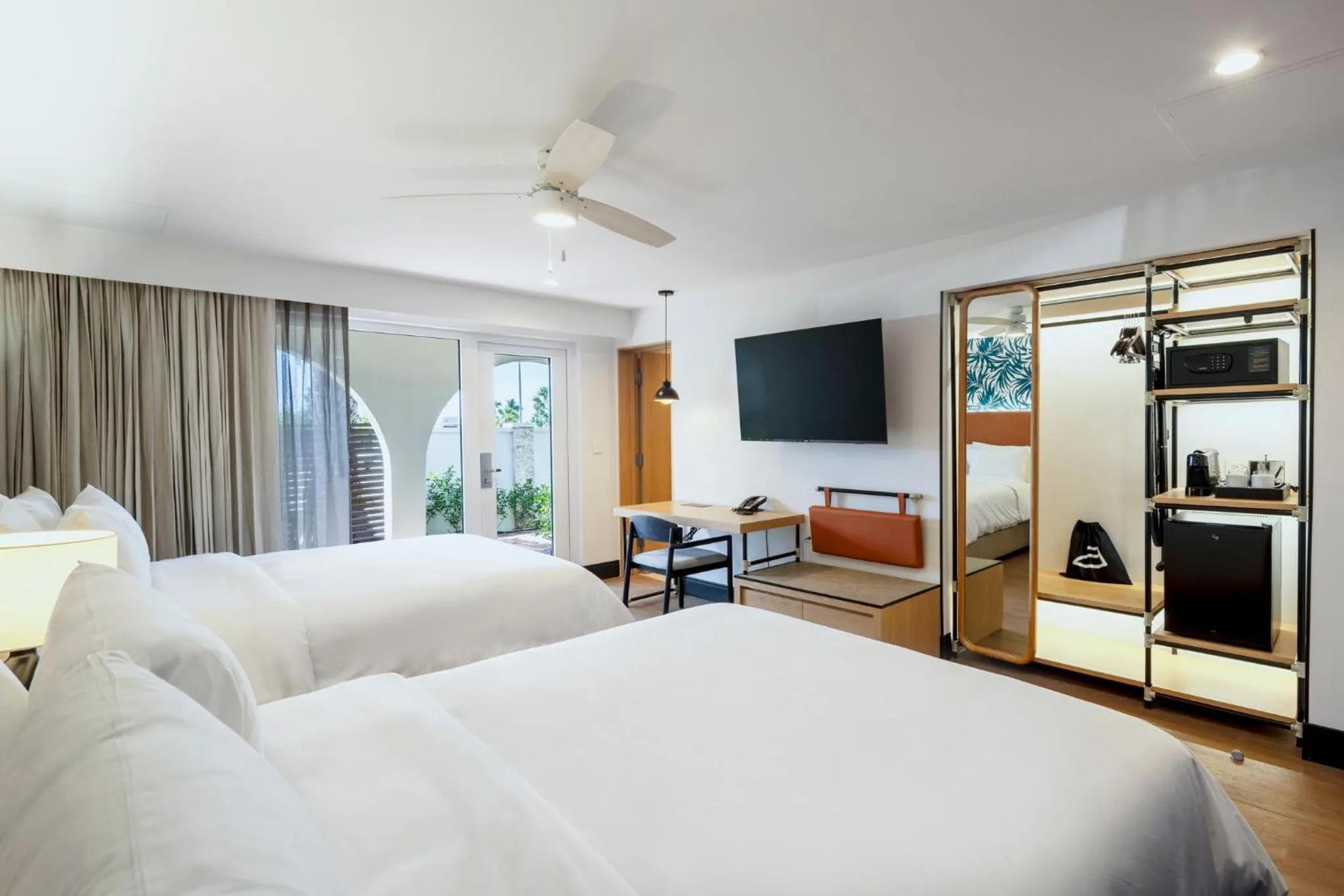 Photo of the whole room, Bed in voco Surfside Aruba by IHG