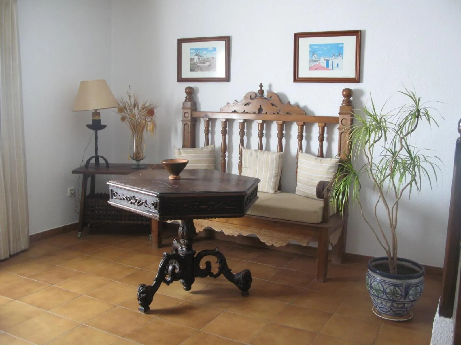 Seating area in Hotel El Puerto