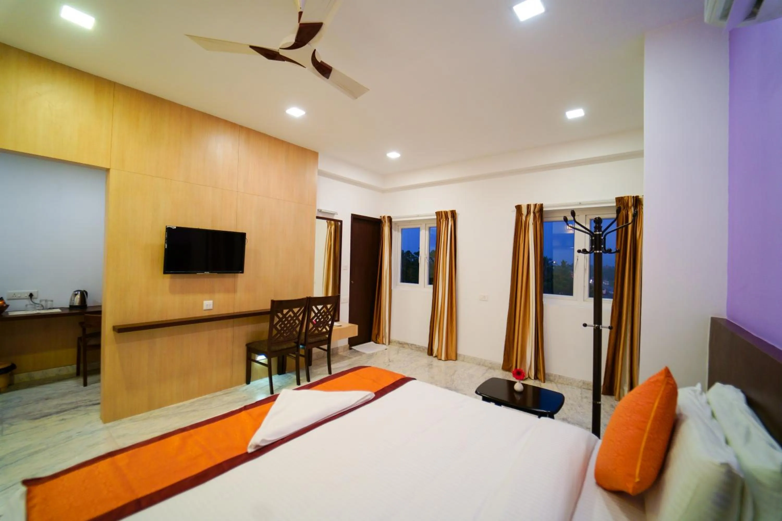 Photo of the whole room, Bed in Grand Padappai Residency - GPR