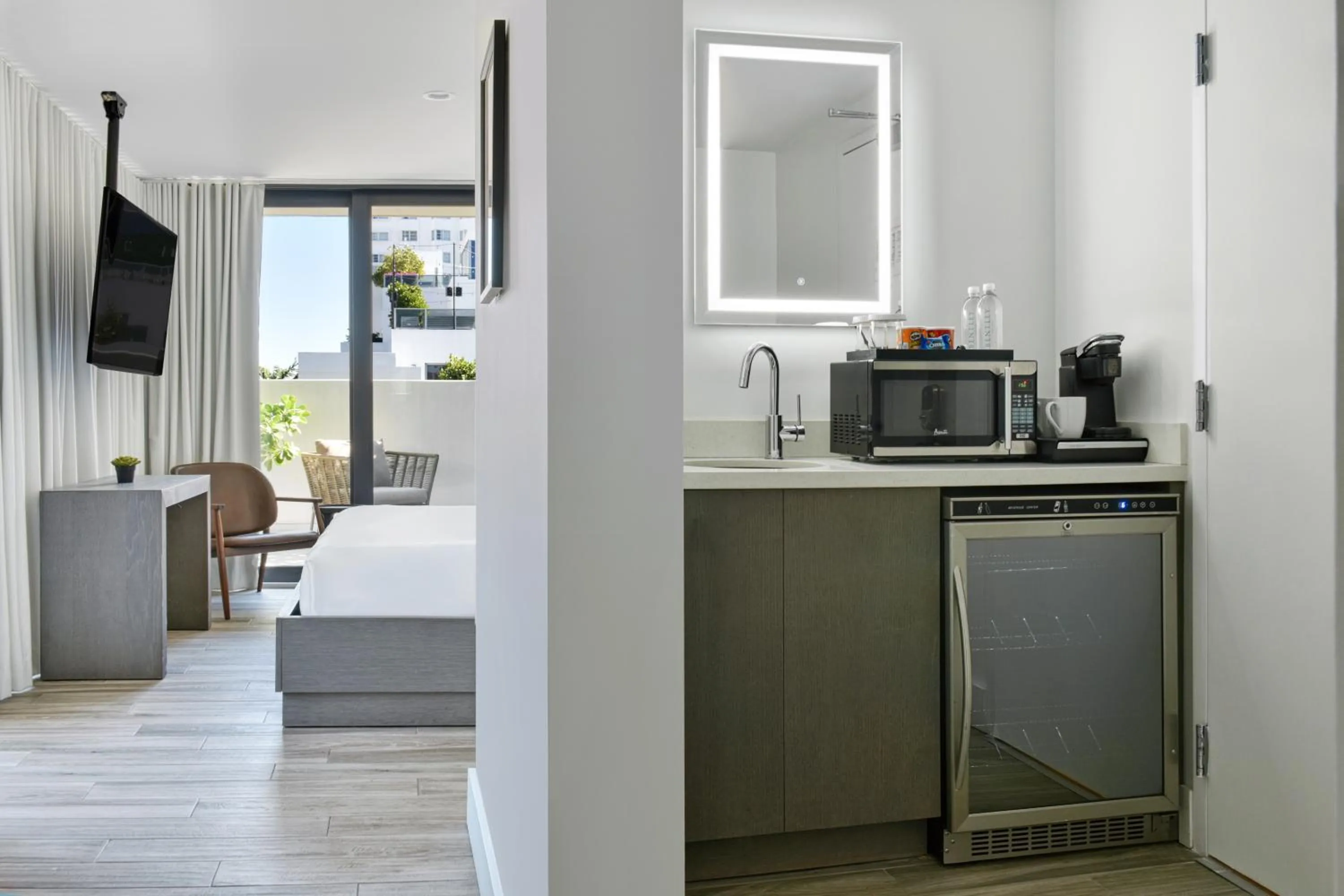 Coffee/tea facilities in Kaskades Hotel South Beach