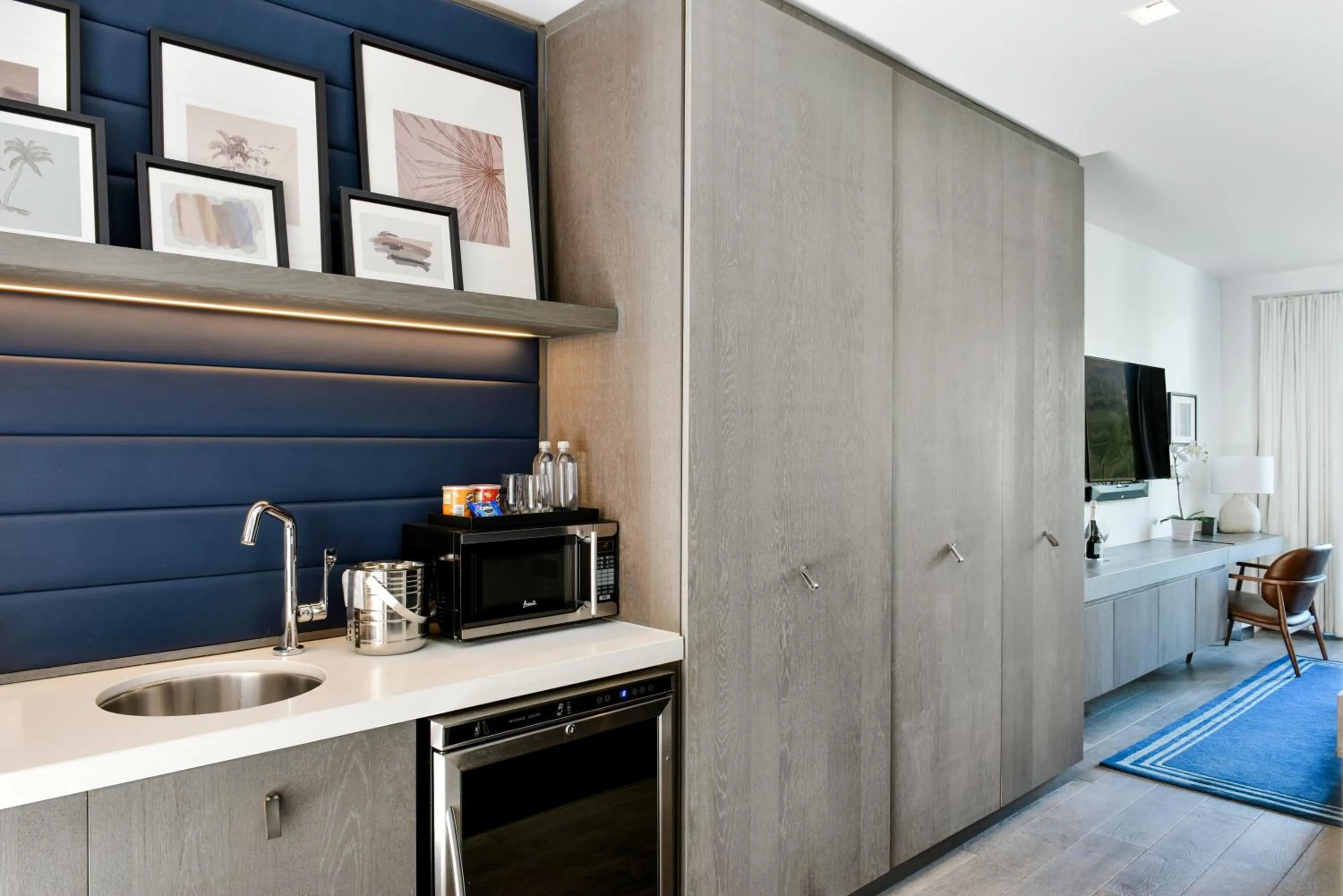 Coffee/tea facilities in Kaskades Hotel South Beach