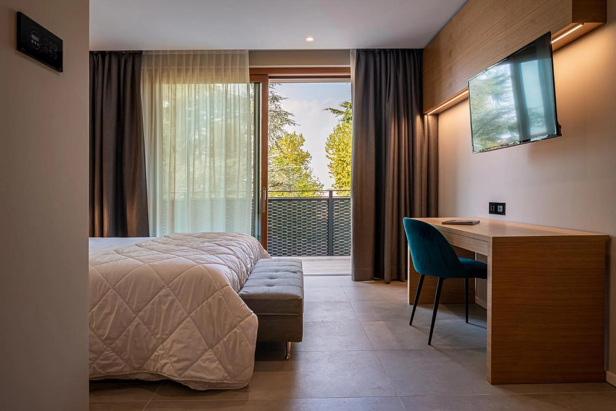 Balcony/Terrace, Bed in Nodo Hotel