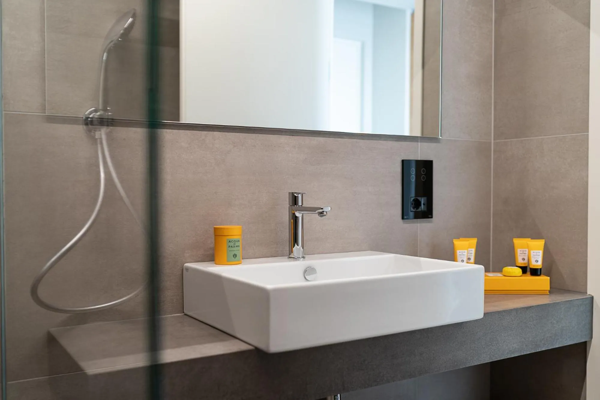 Bathroom in Nodo Hotel