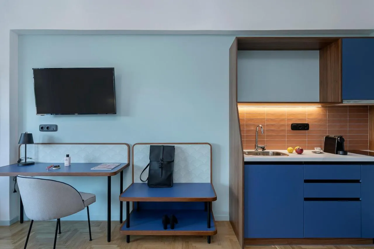 TV and multimedia in Acro Urban Suites