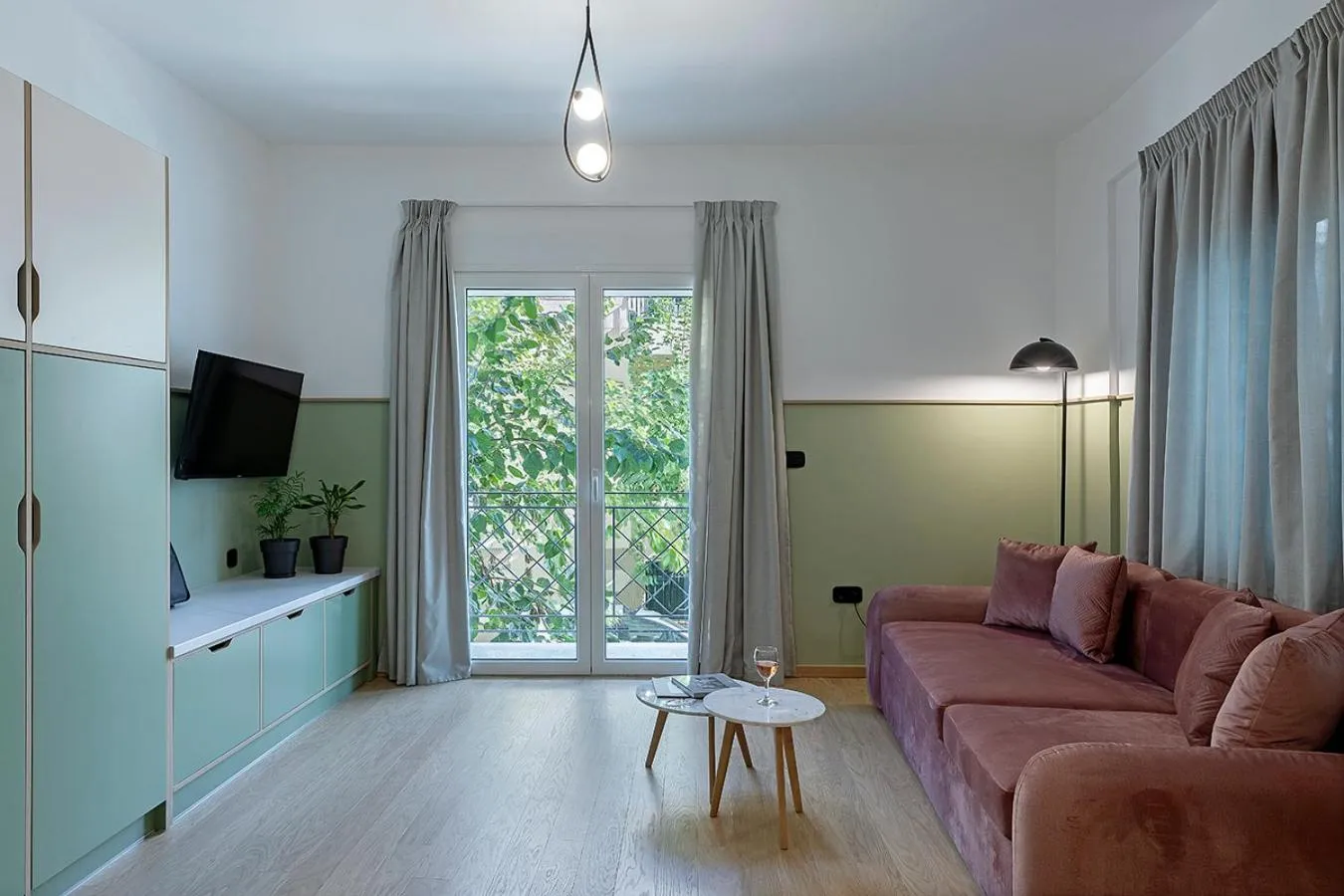 TV and multimedia in Acro Urban Suites