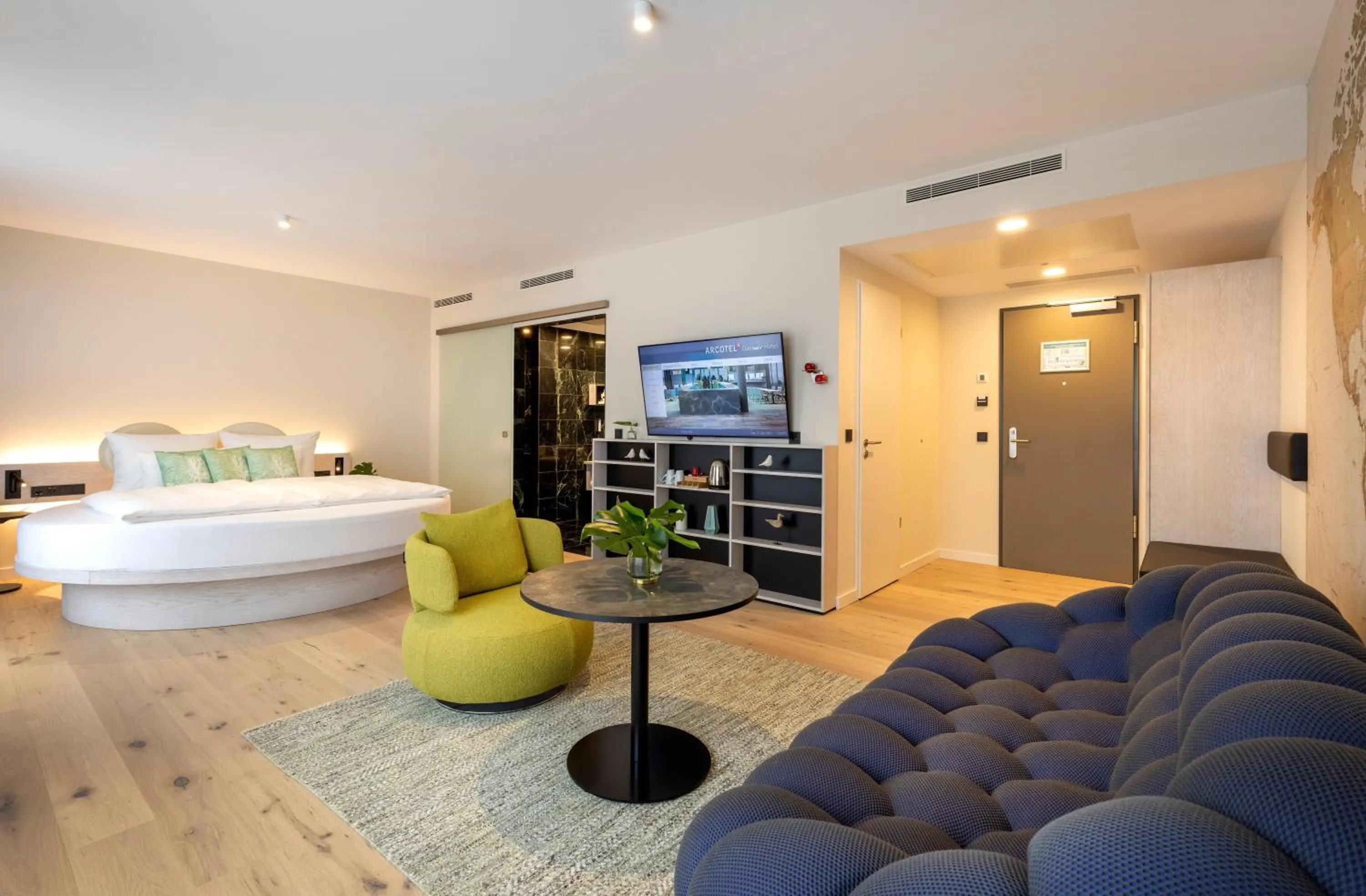 Shower, Bed in ARCOTEL HafenCity Dresden