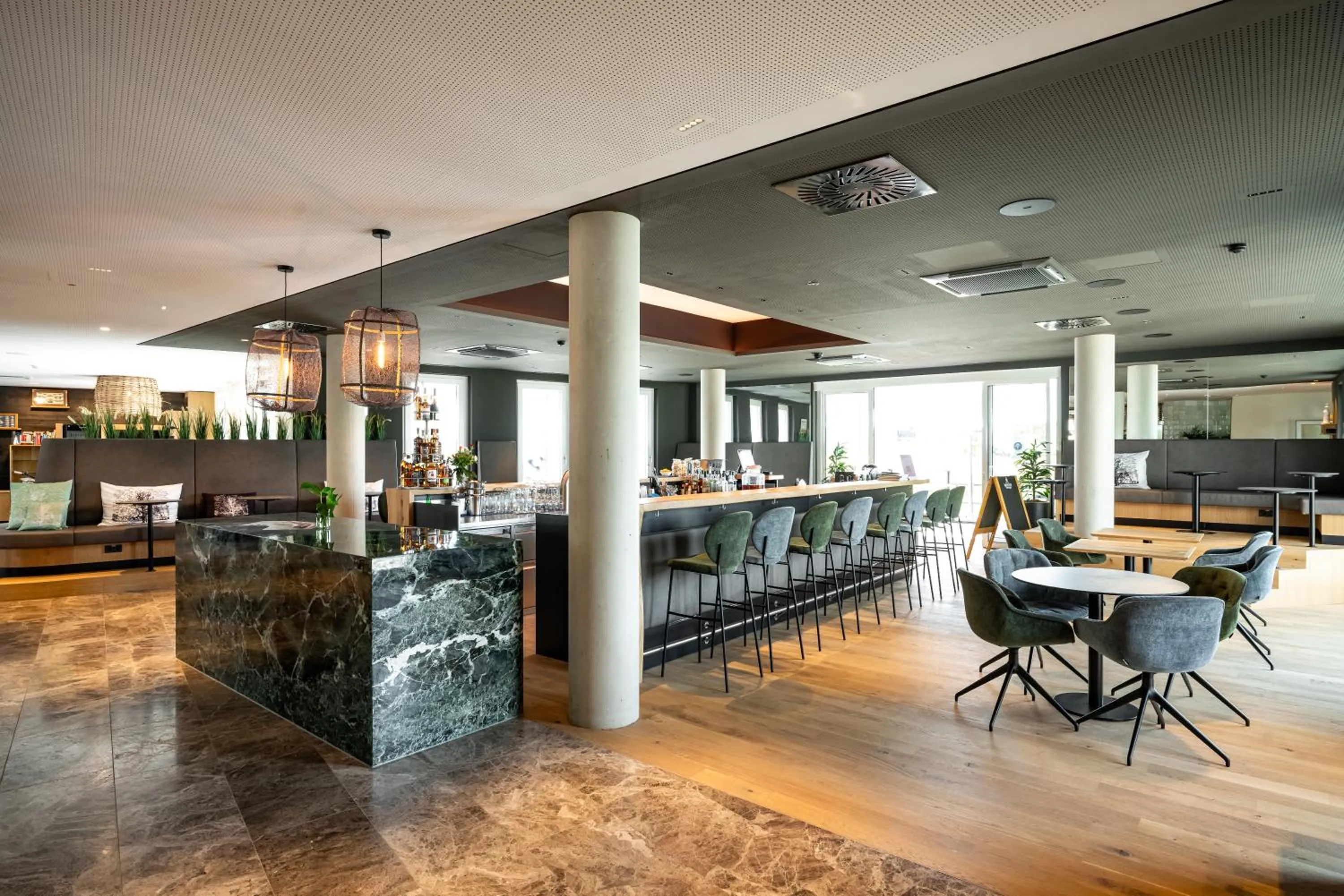 Lounge or bar in ARCOTEL HafenCity Dresden