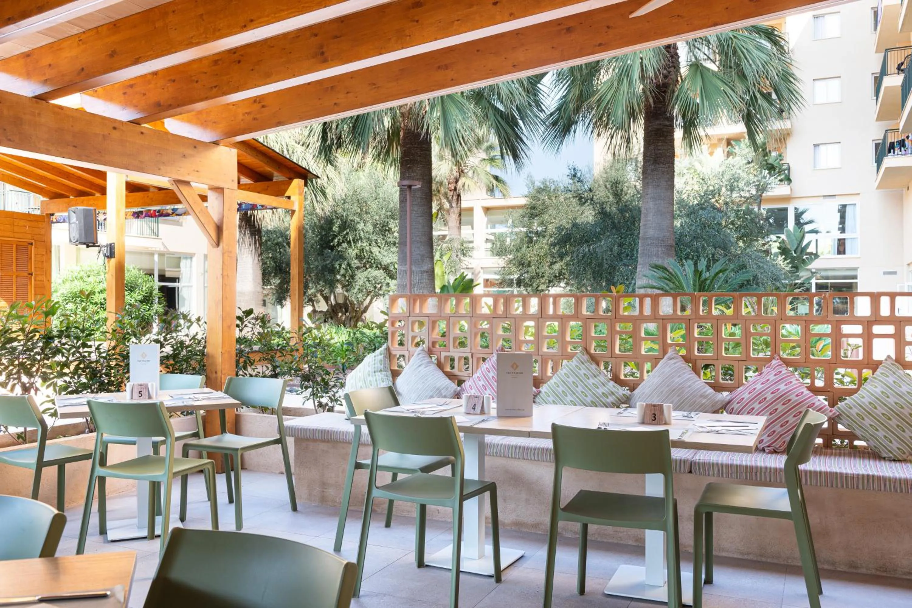 Restaurant/places to eat in Can Picafort Palace