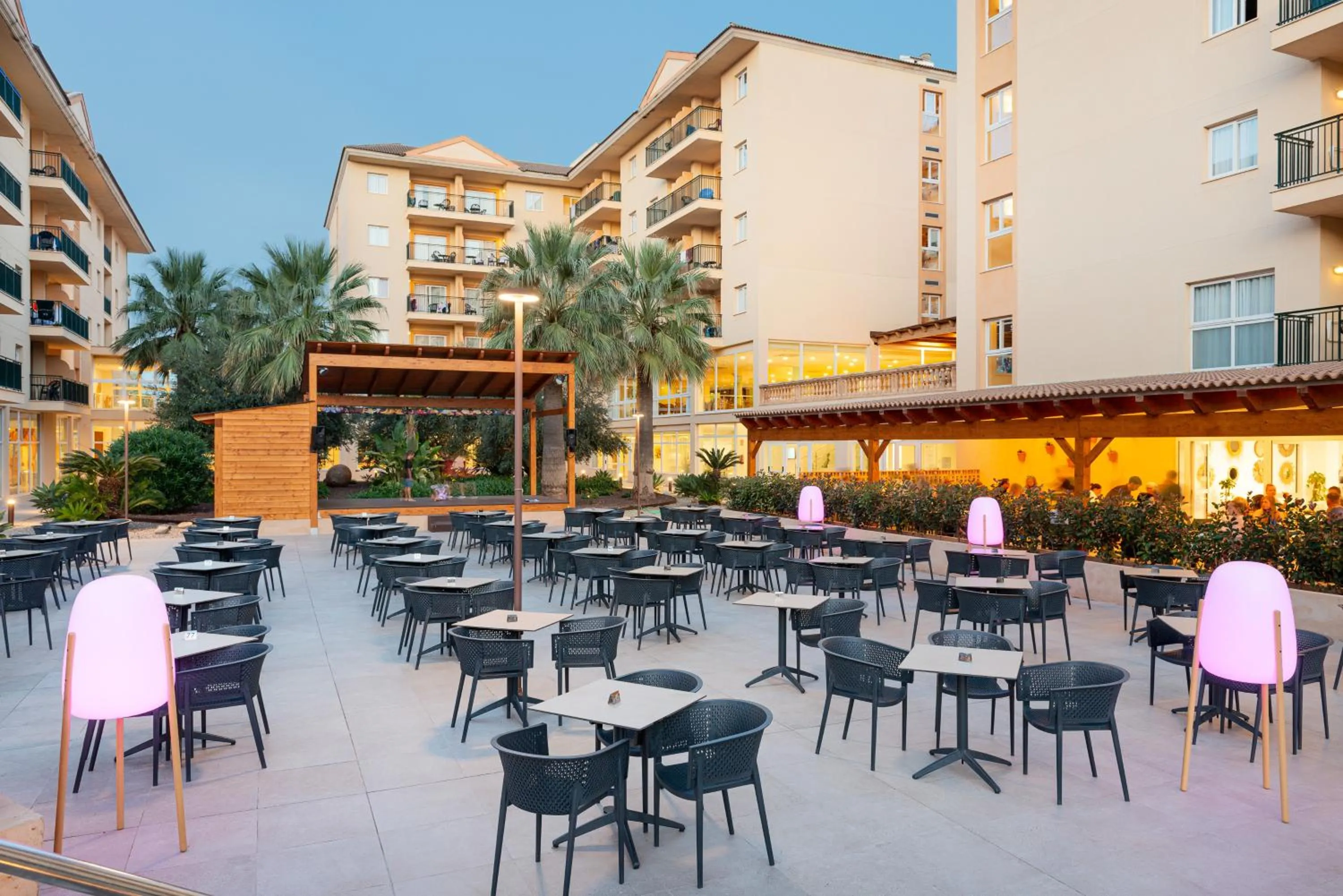 Restaurant/places to eat in Can Picafort Palace