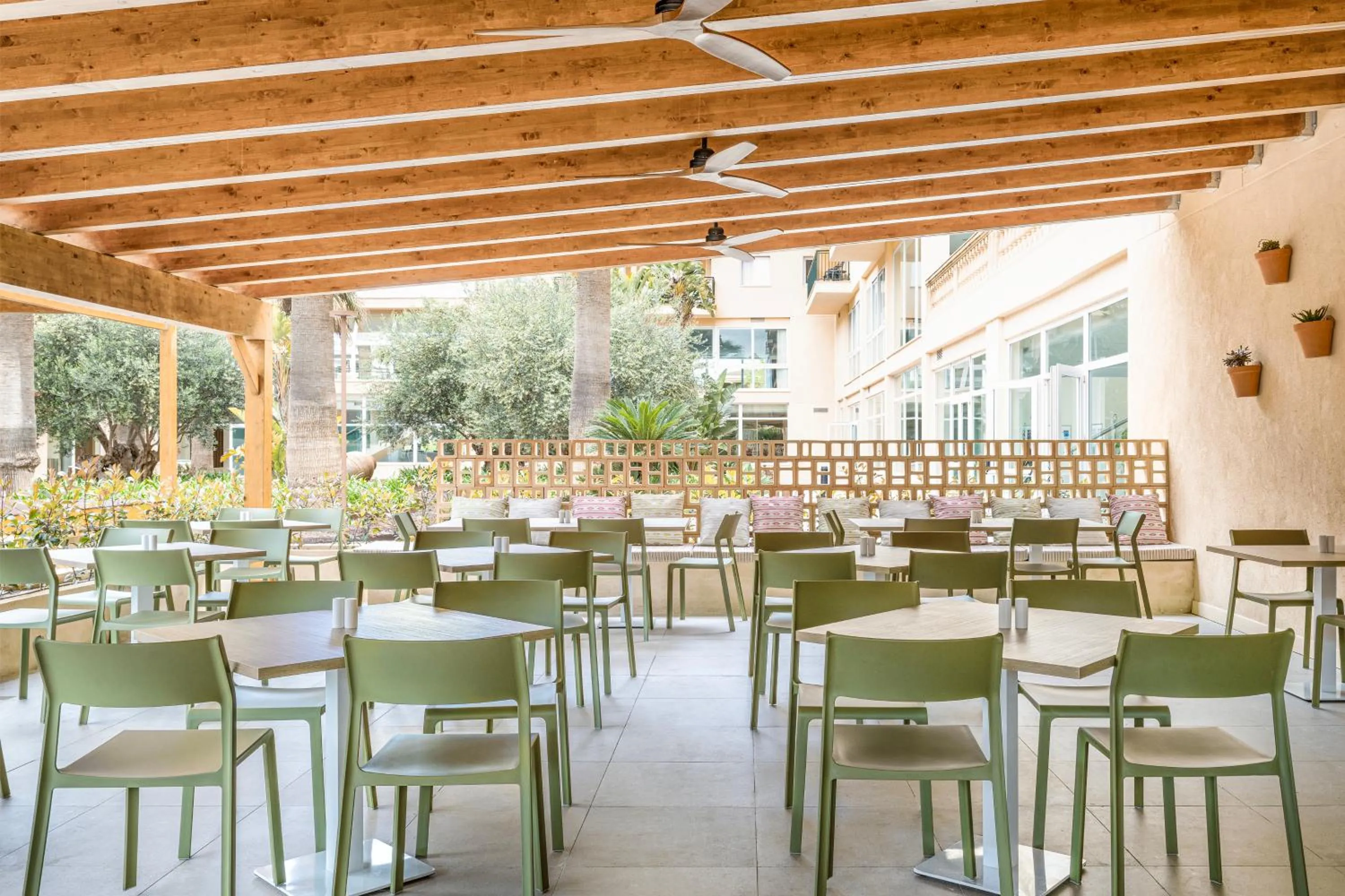 Restaurant/places to eat in Can Picafort Palace