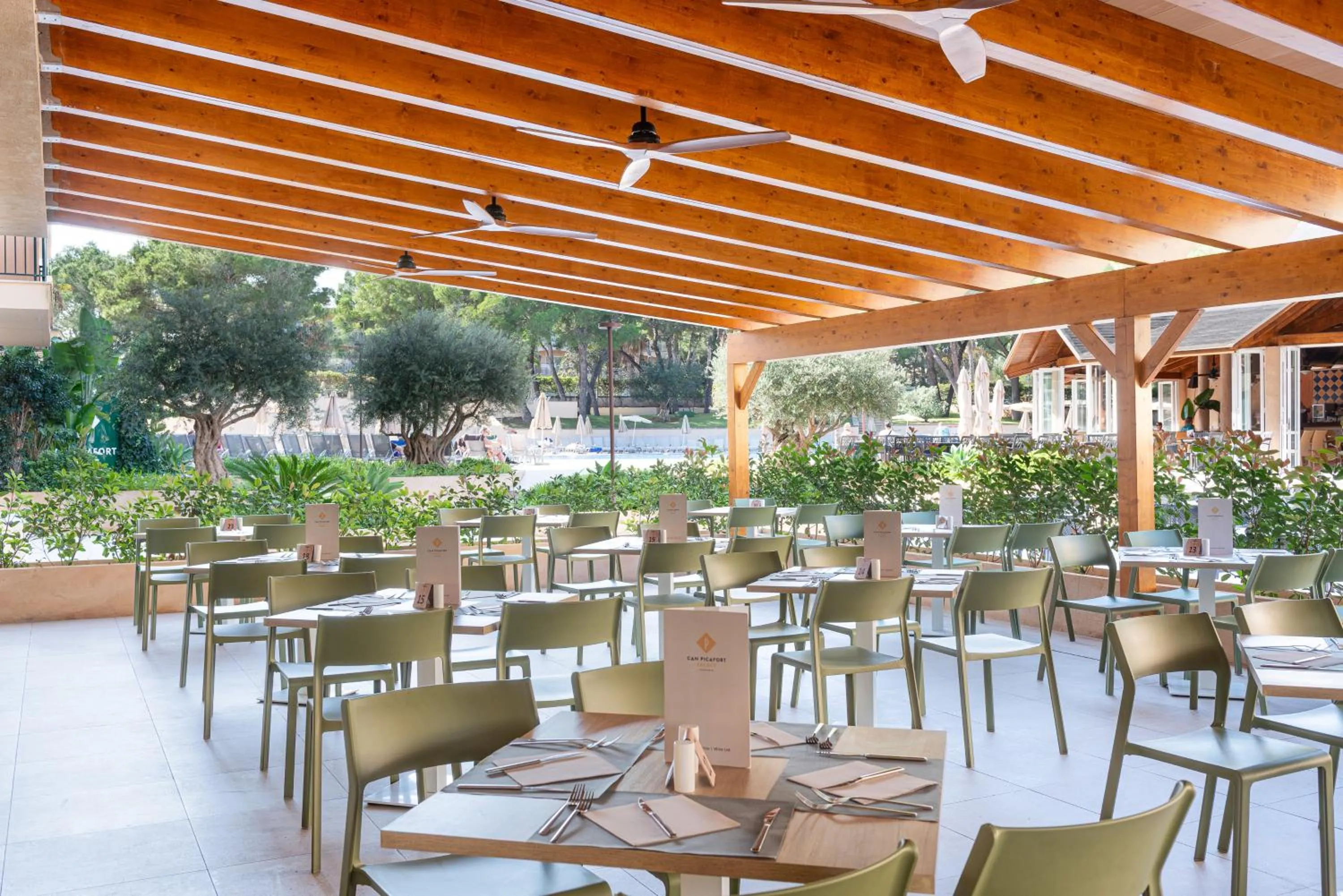 Restaurant/places to eat in Can Picafort Palace