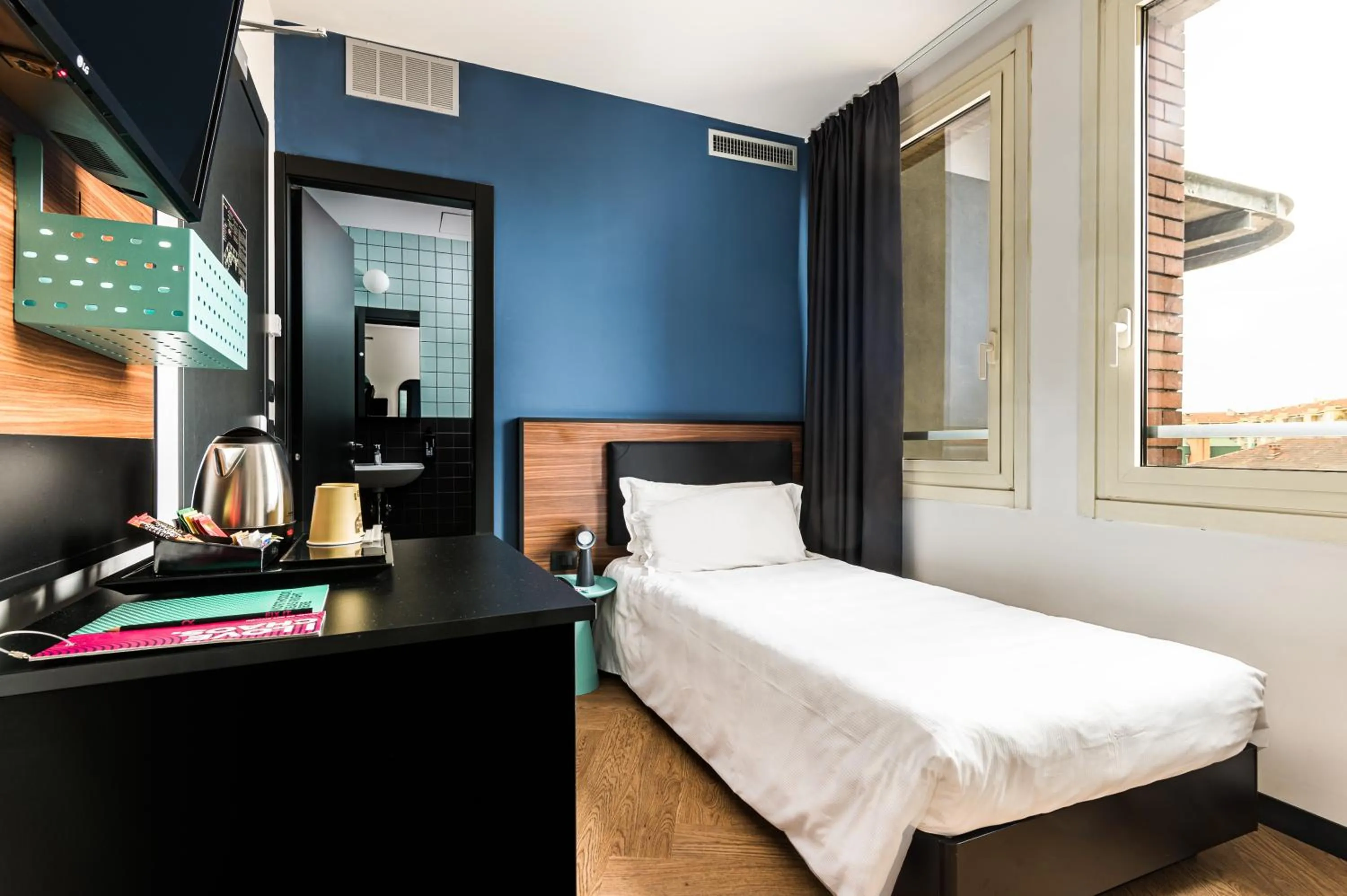 Photo of the whole room, Bed in CX Turin Regina Student&Explorer Place