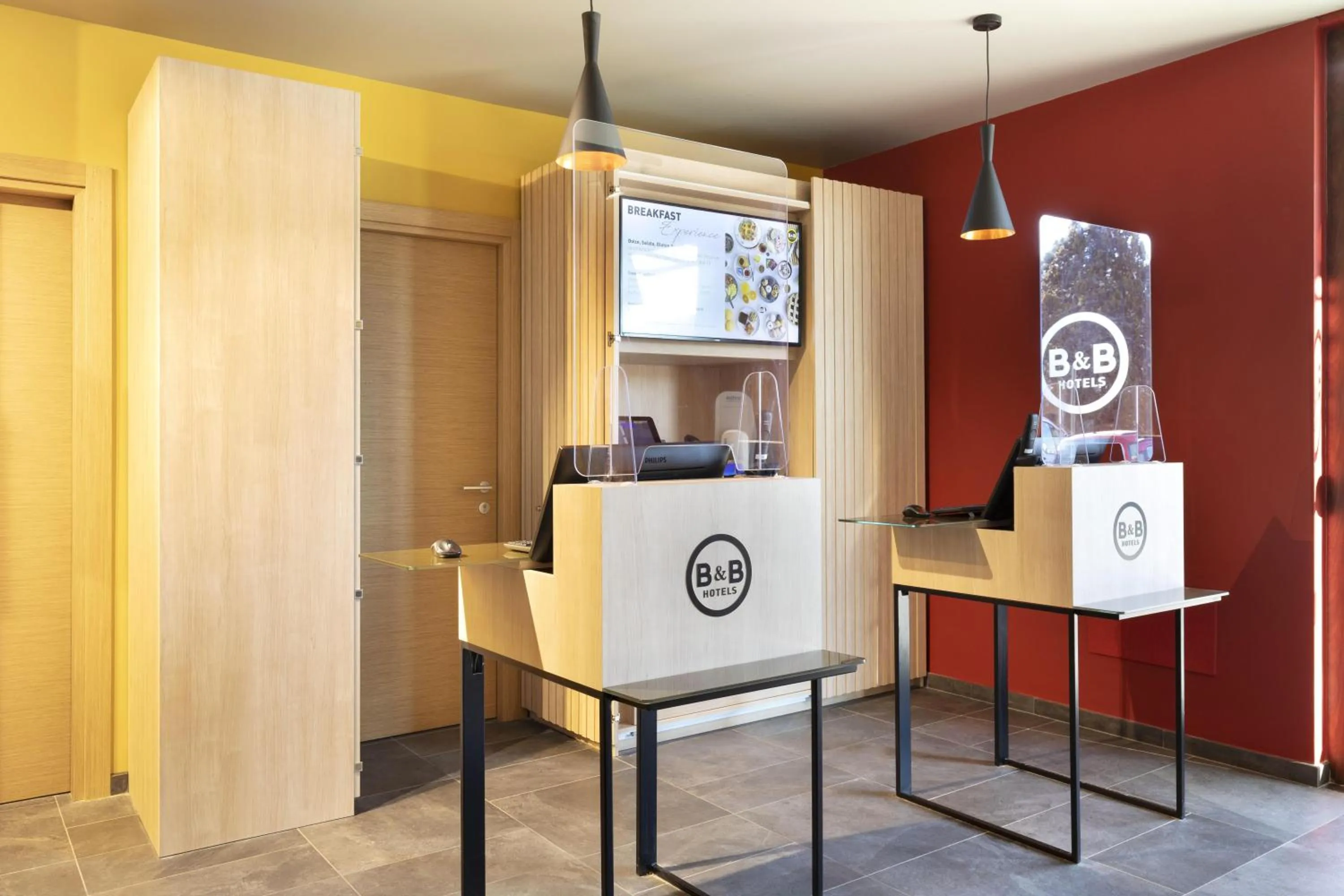 Lobby or reception in B&B Hotel Bolzano