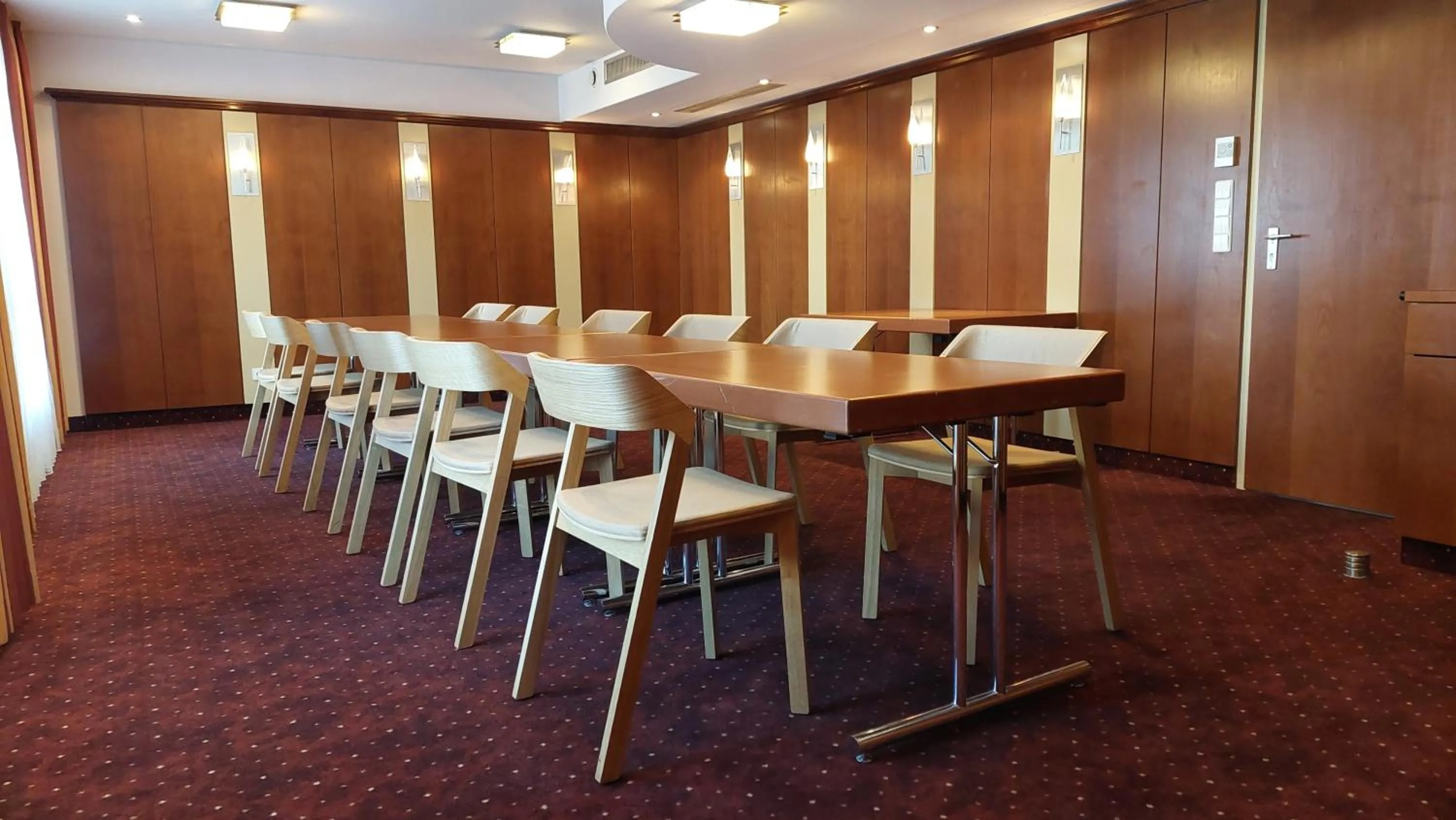 Meeting/conference room in Erikson Hotel