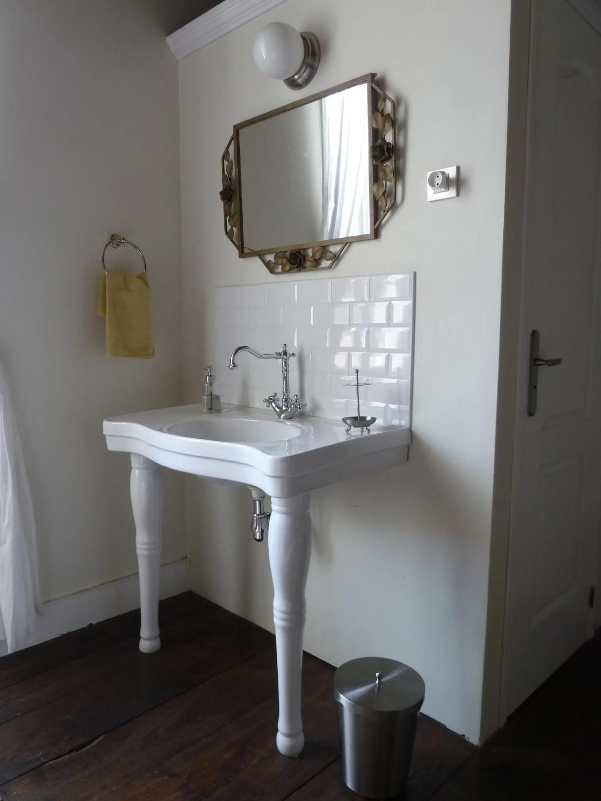 Bathroom in A L'Ombre Du Marronnier GITES