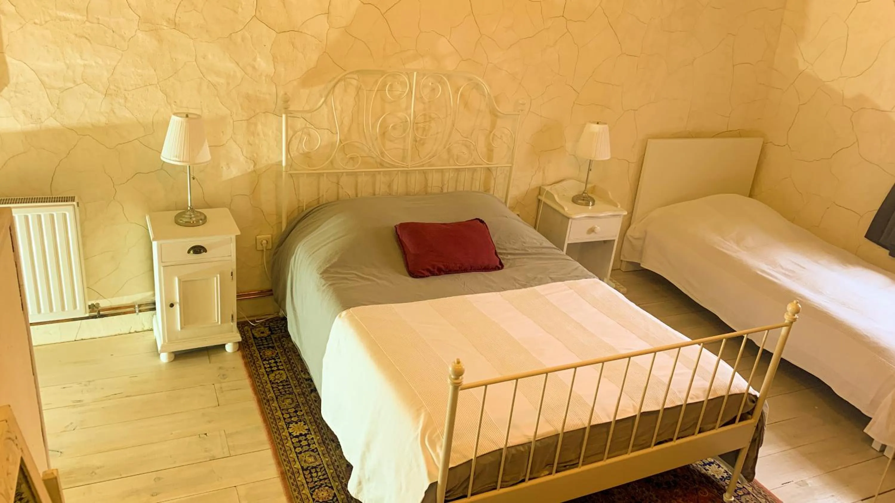 Bedroom, Bed in A L'Ombre Du Marronnier GITES