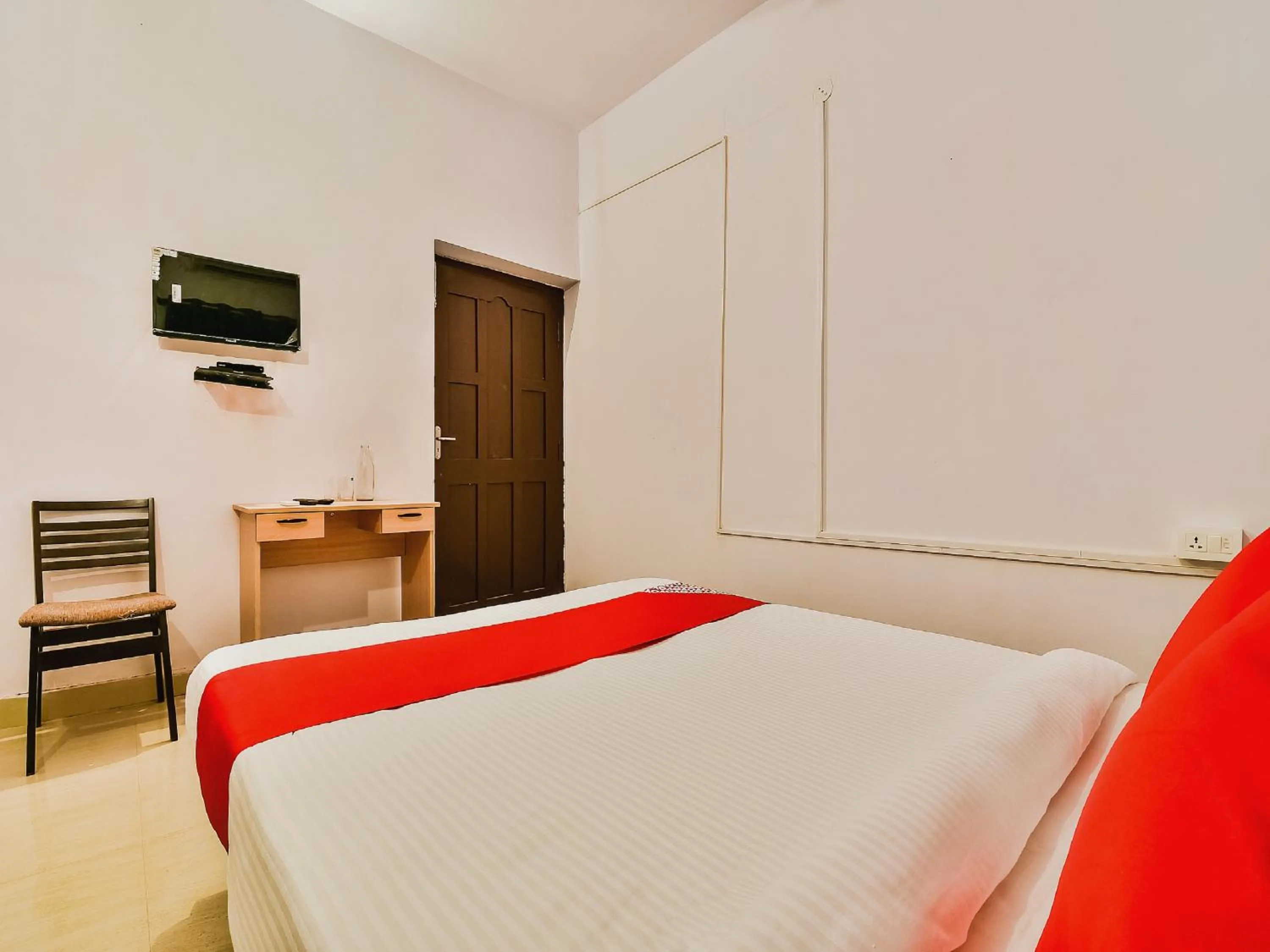 Bedroom, Bed in Hotel O AG Colony Park Patna Formerly Capital Pearl