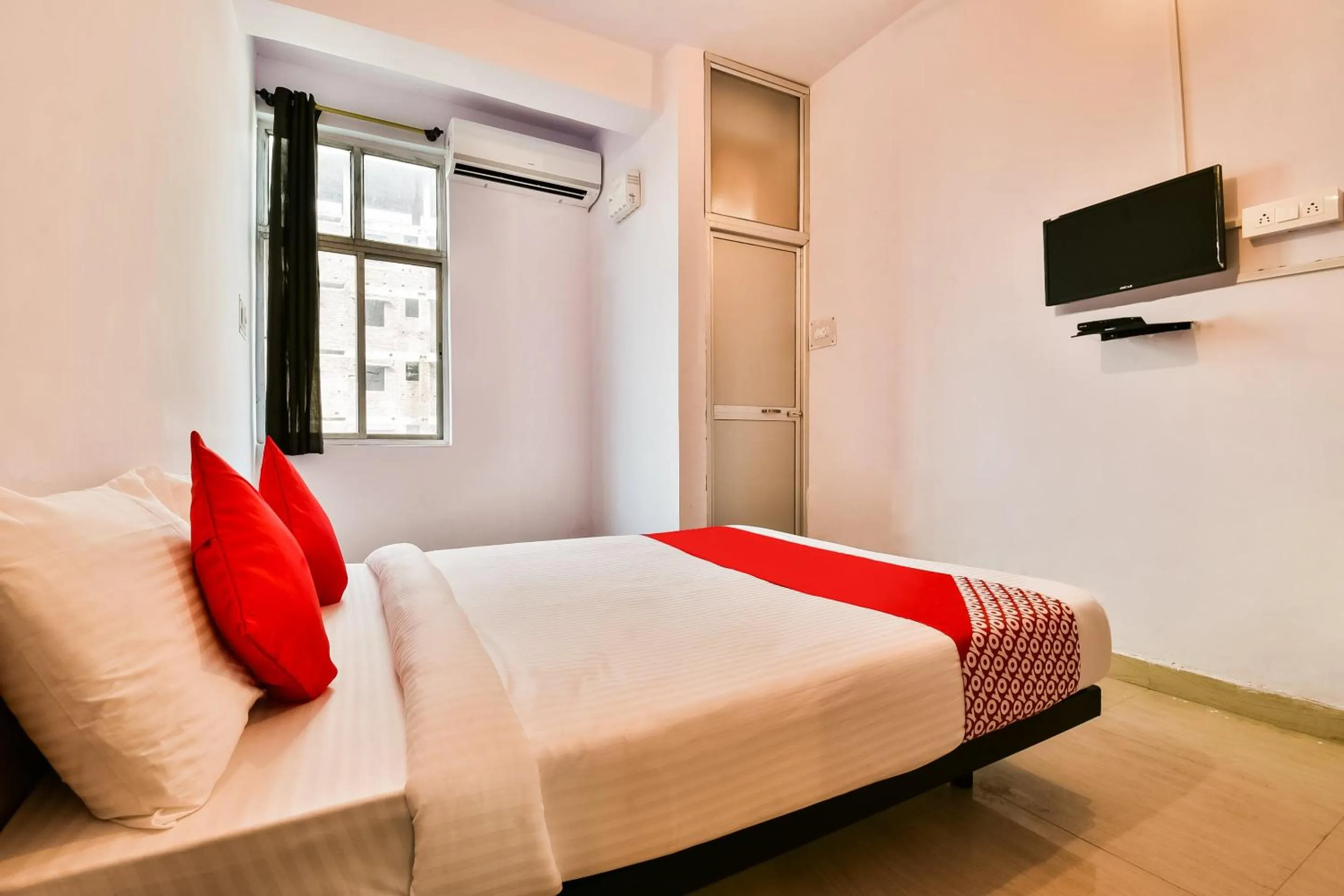 Bedroom, Bed in Hotel O AG Colony Park Patna Formerly Capital Pearl