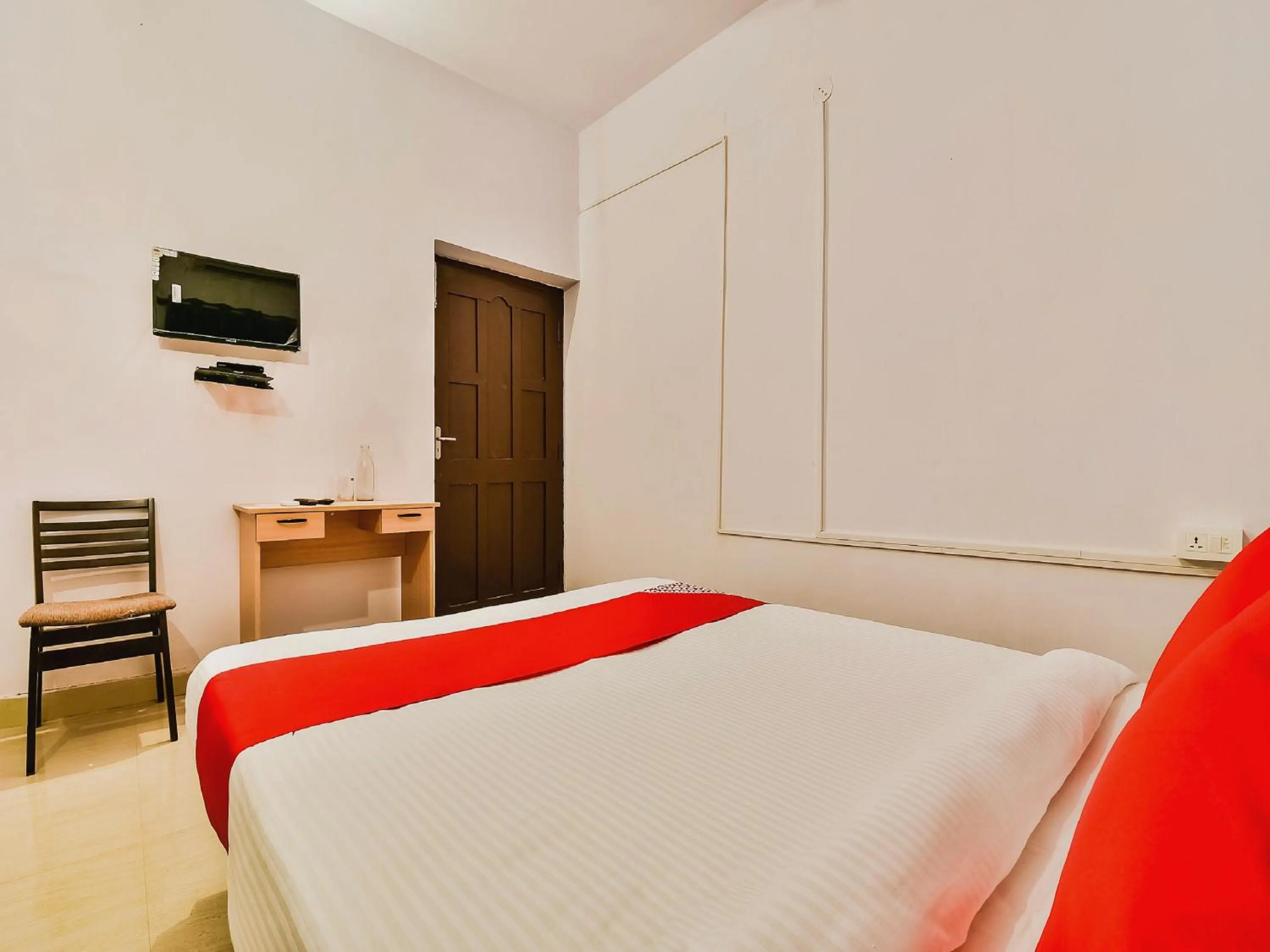 Bedroom, Bed in Hotel O AG Colony Park Patna Formerly Capital Pearl