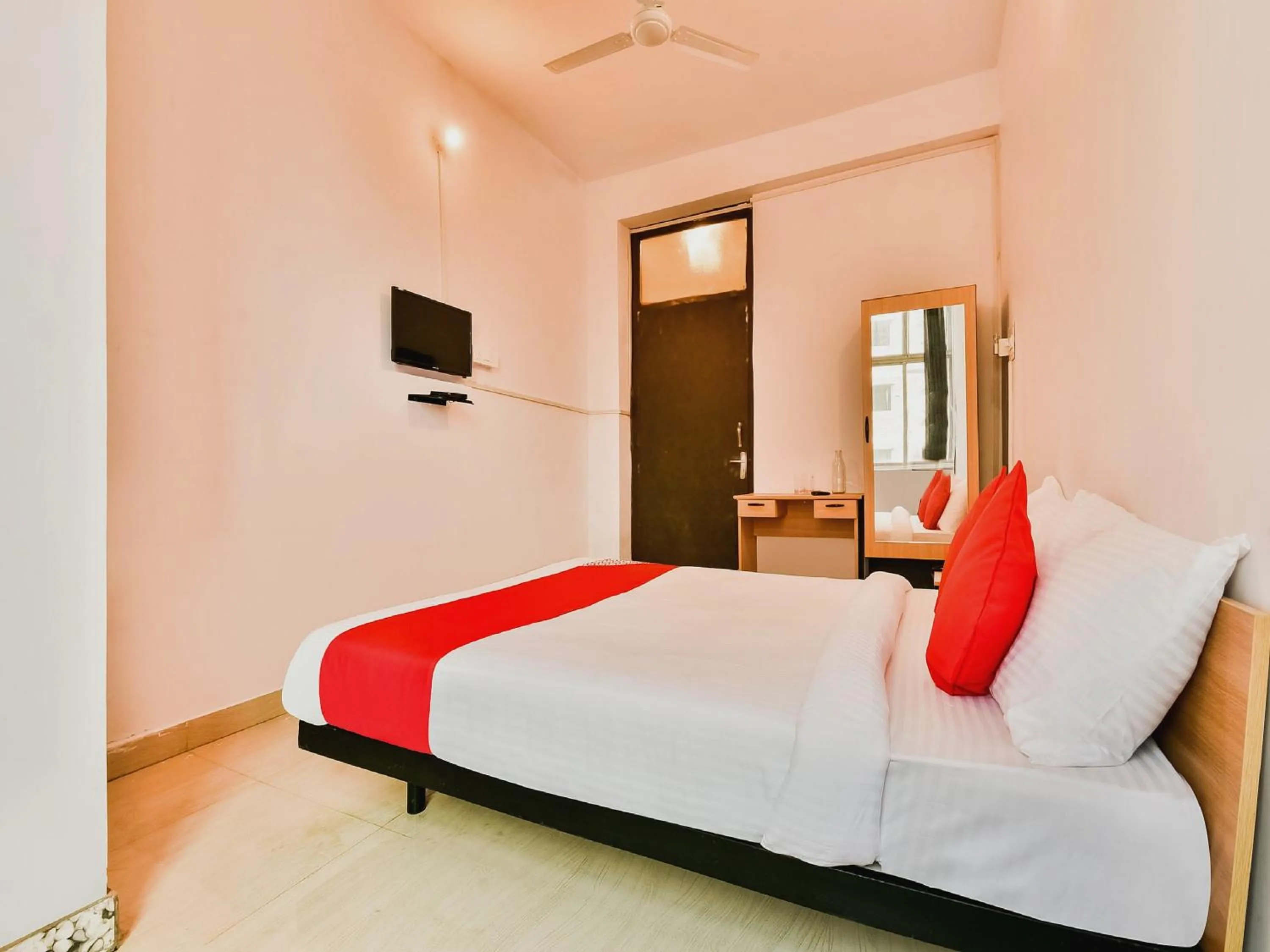 Bedroom, Bed in Hotel O AG Colony Park Patna Formerly Capital Pearl