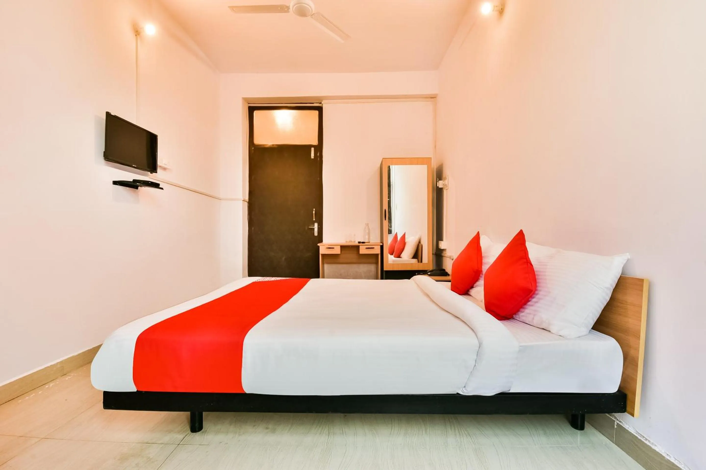 Bedroom, Bed in Hotel O AG Colony Park Patna Formerly Capital Pearl