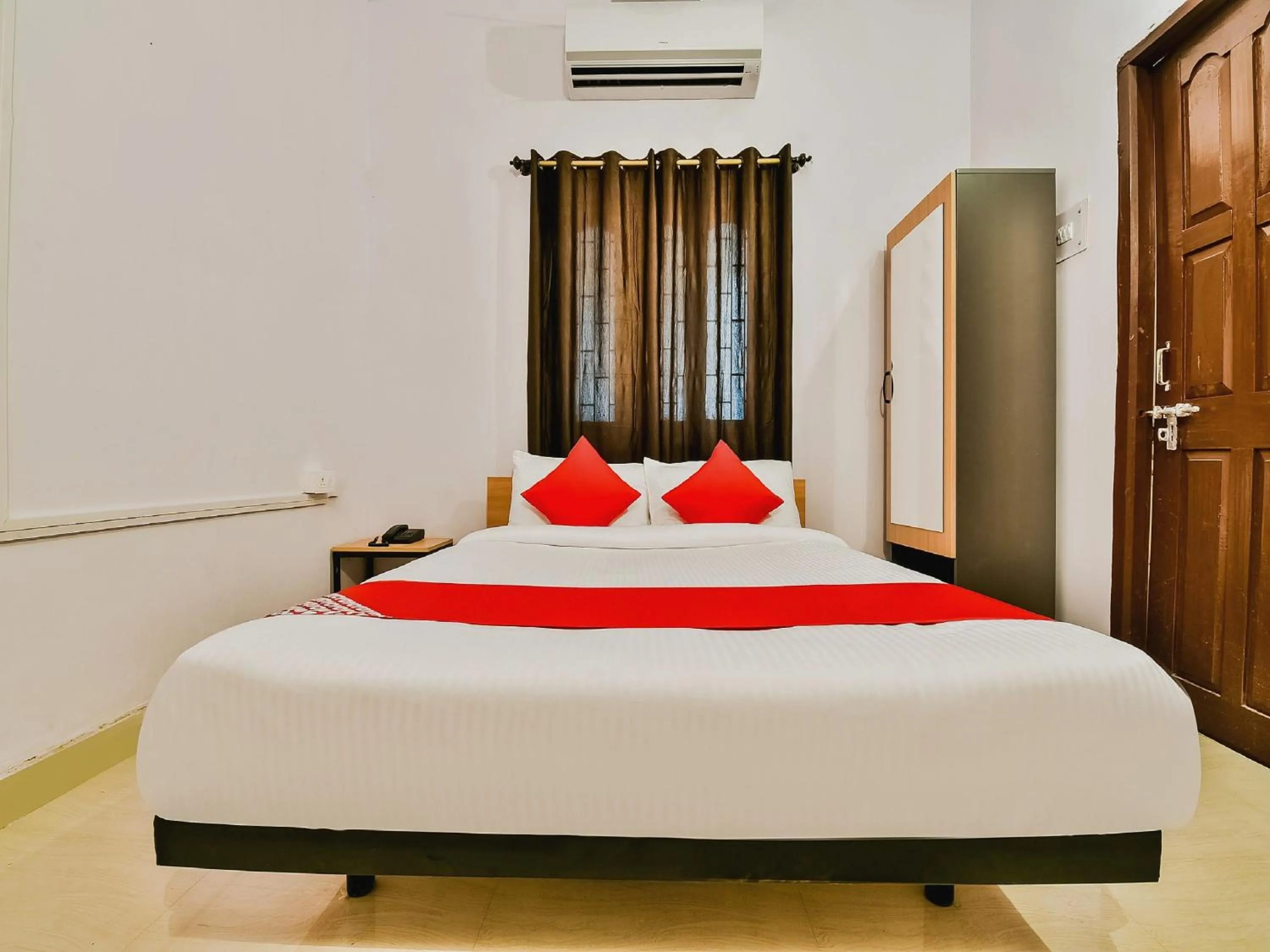 Bedroom, Bed in Hotel O AG Colony Park Patna Formerly Capital Pearl