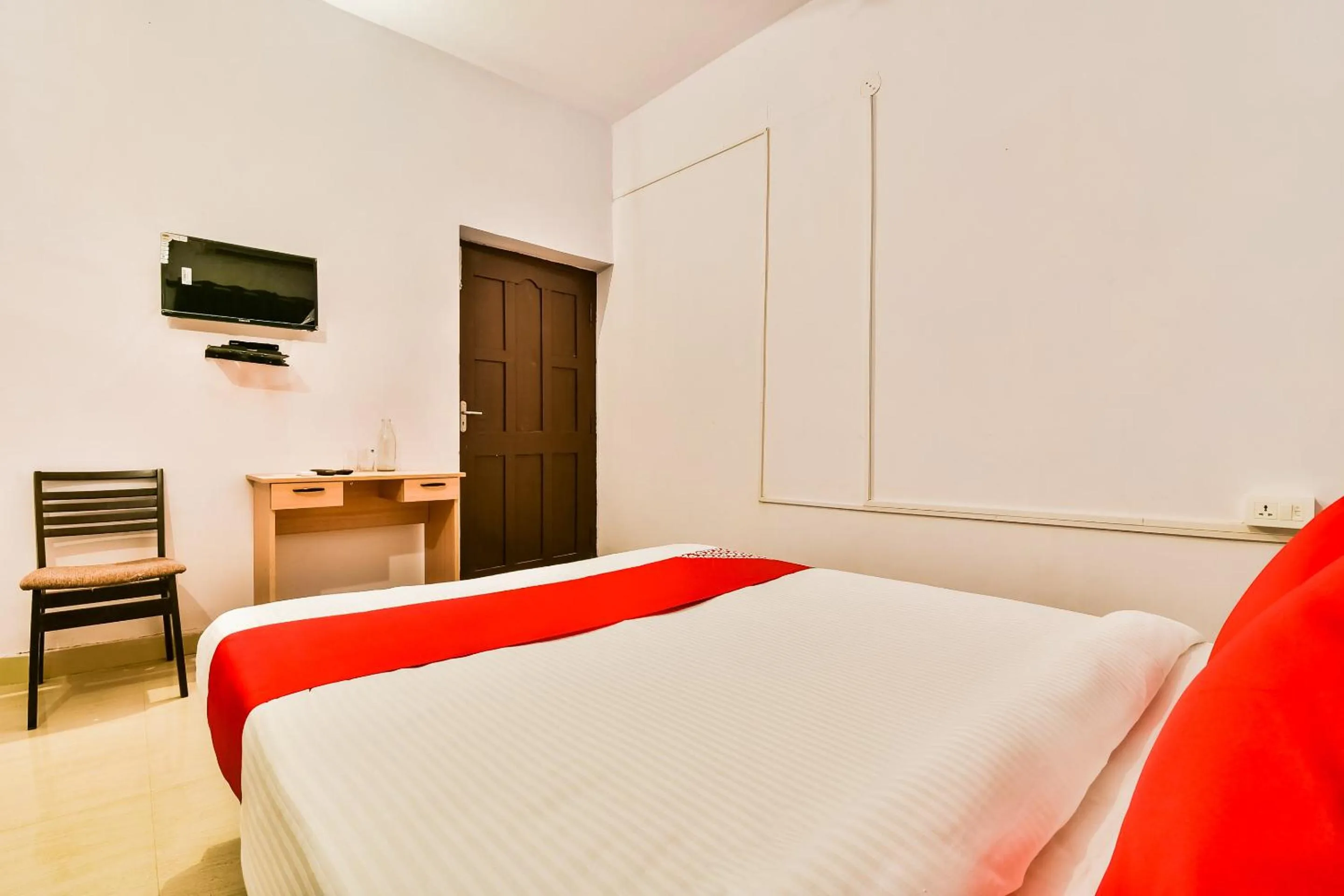 Bedroom, Bed in Hotel O AG Colony Park Patna Formerly Capital Pearl