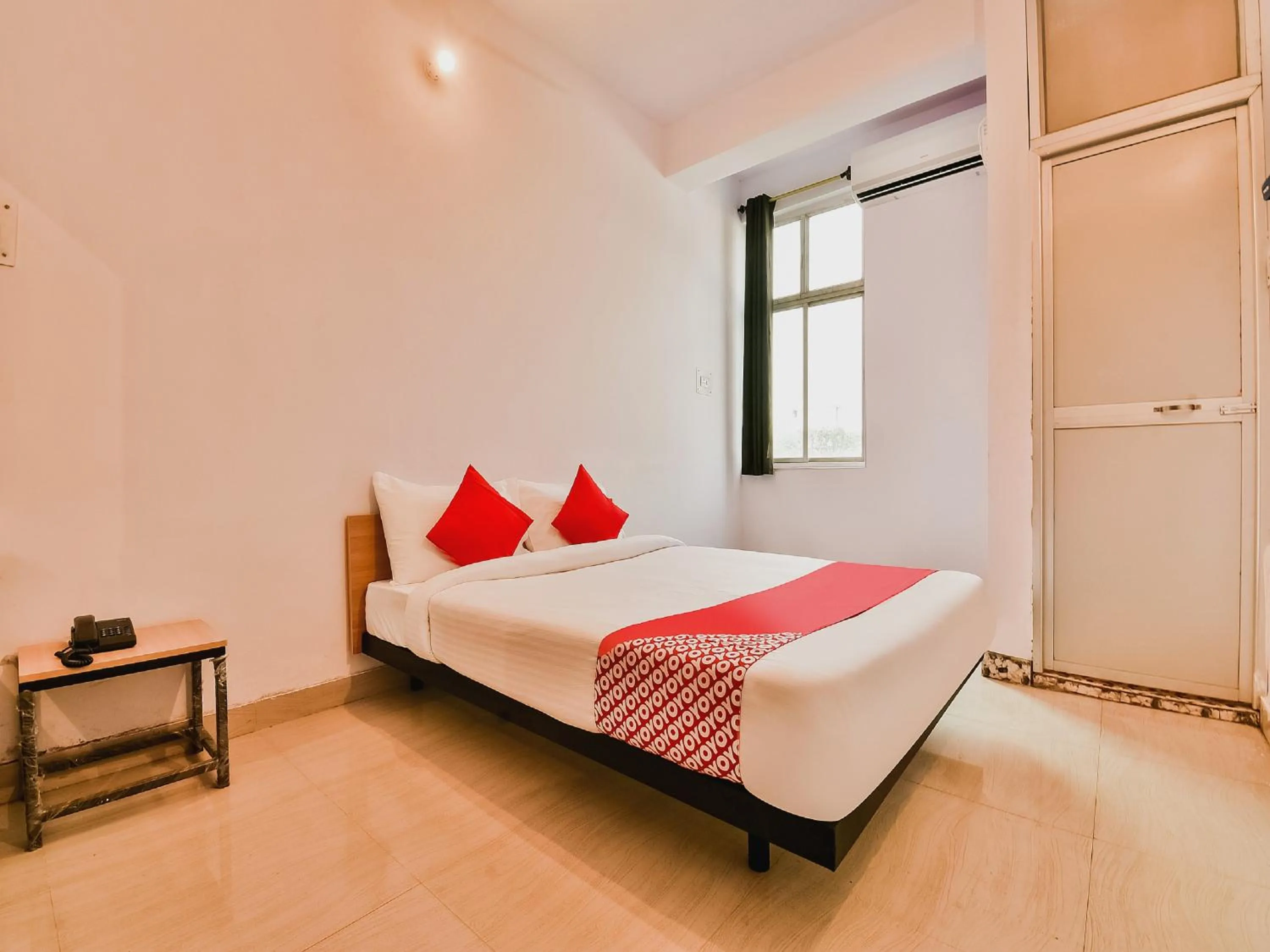 Bedroom, Bed in Hotel O AG Colony Park Patna Formerly Capital Pearl