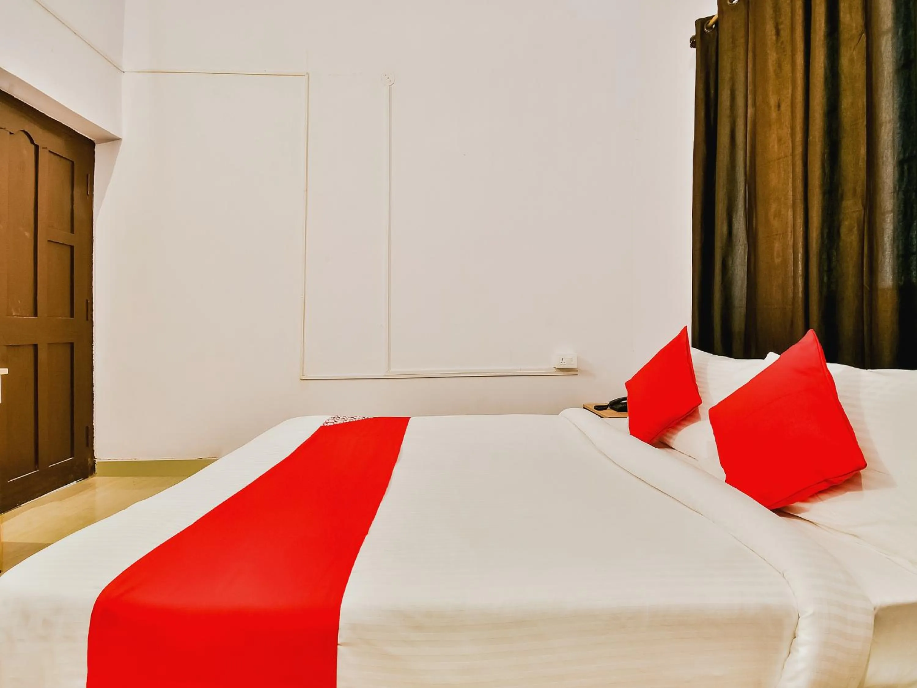 Bedroom, Bed in Hotel O AG Colony Park Patna Formerly Capital Pearl