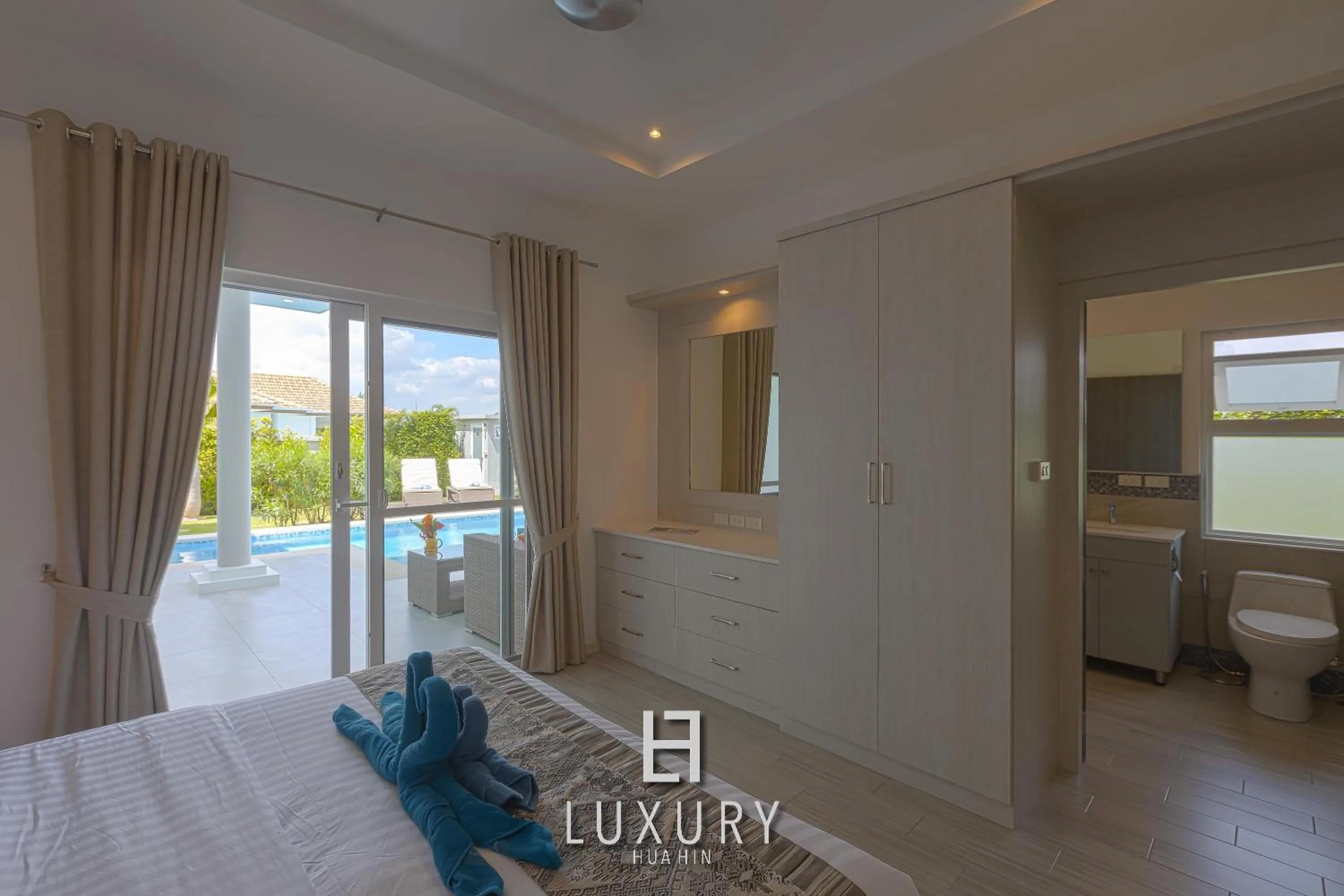 Bed in Modern 3 Bedroom Private Pool Villa - MP67
