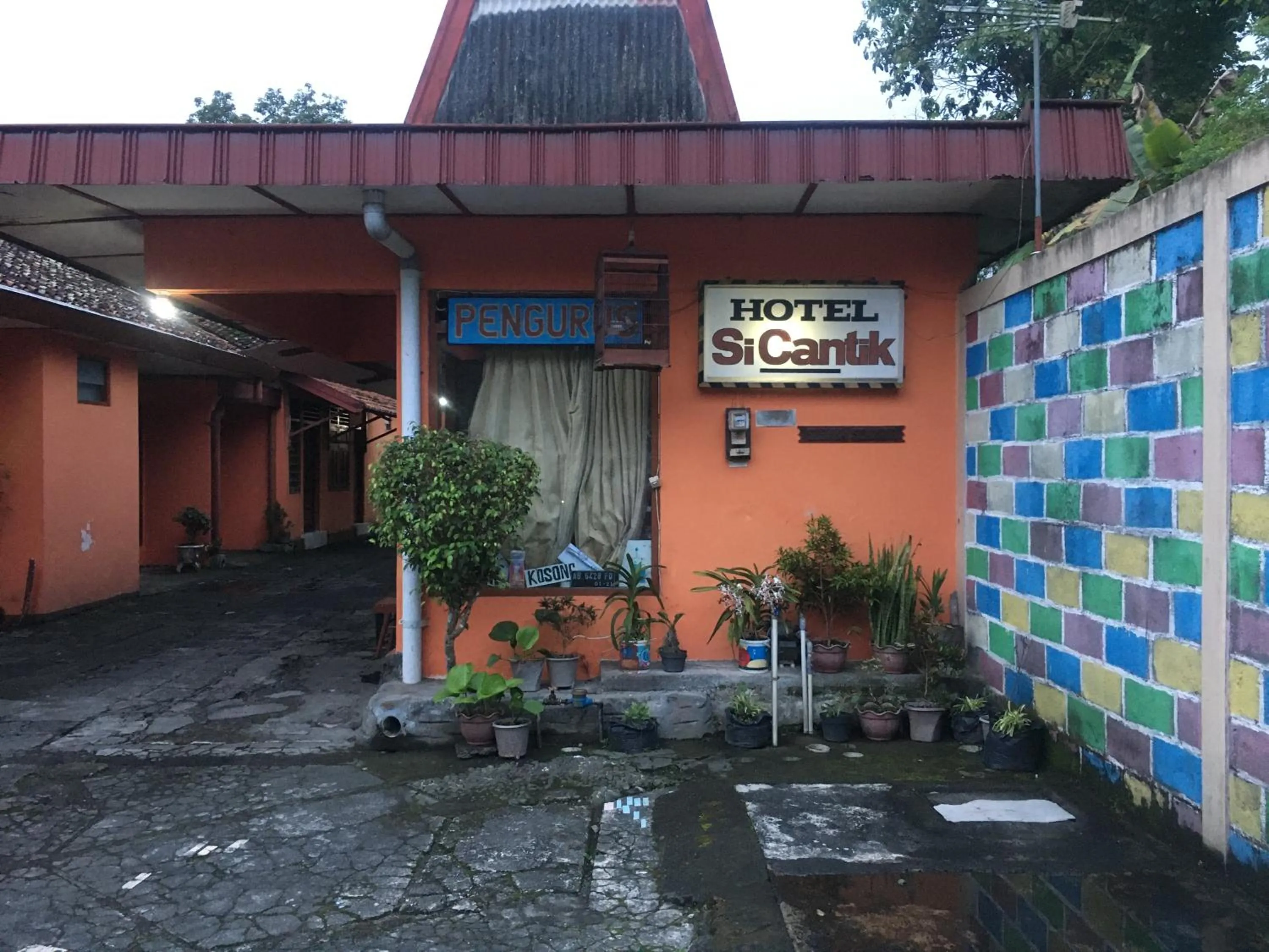 Property building in Hotel SiCantik