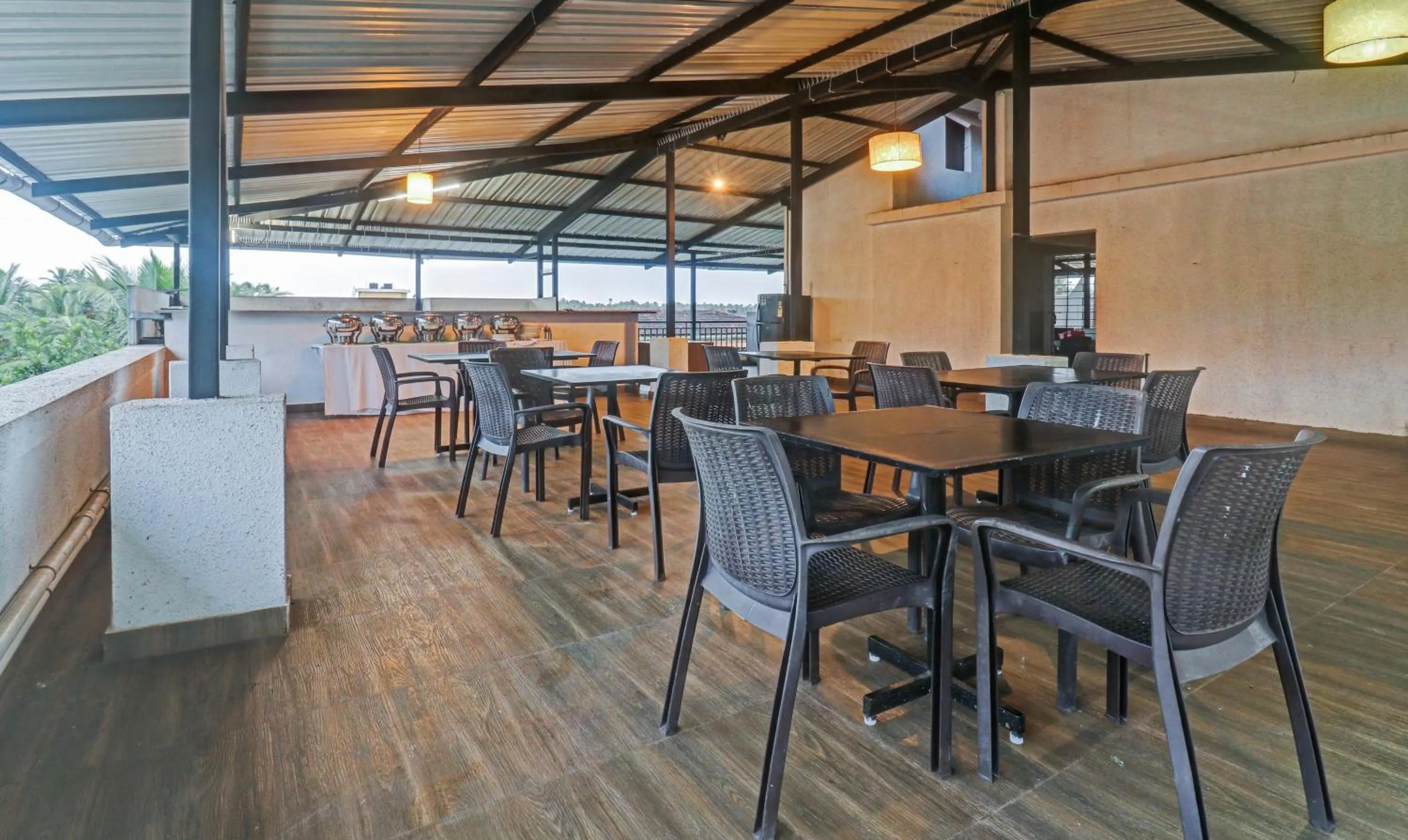 Restaurant/places to eat in Treebo Aquamarine Arpora With Pool