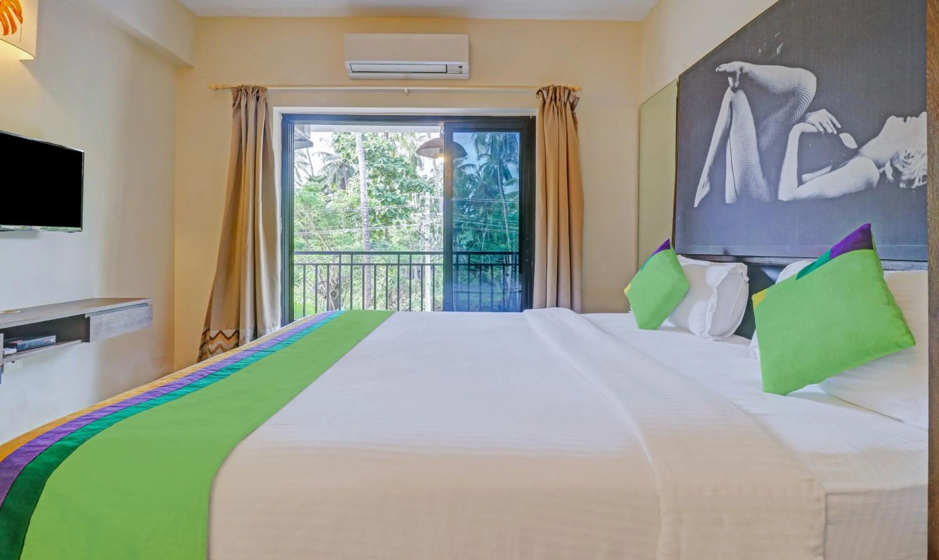 Bedroom, Bed in Treebo Aquamarine Arpora With Pool