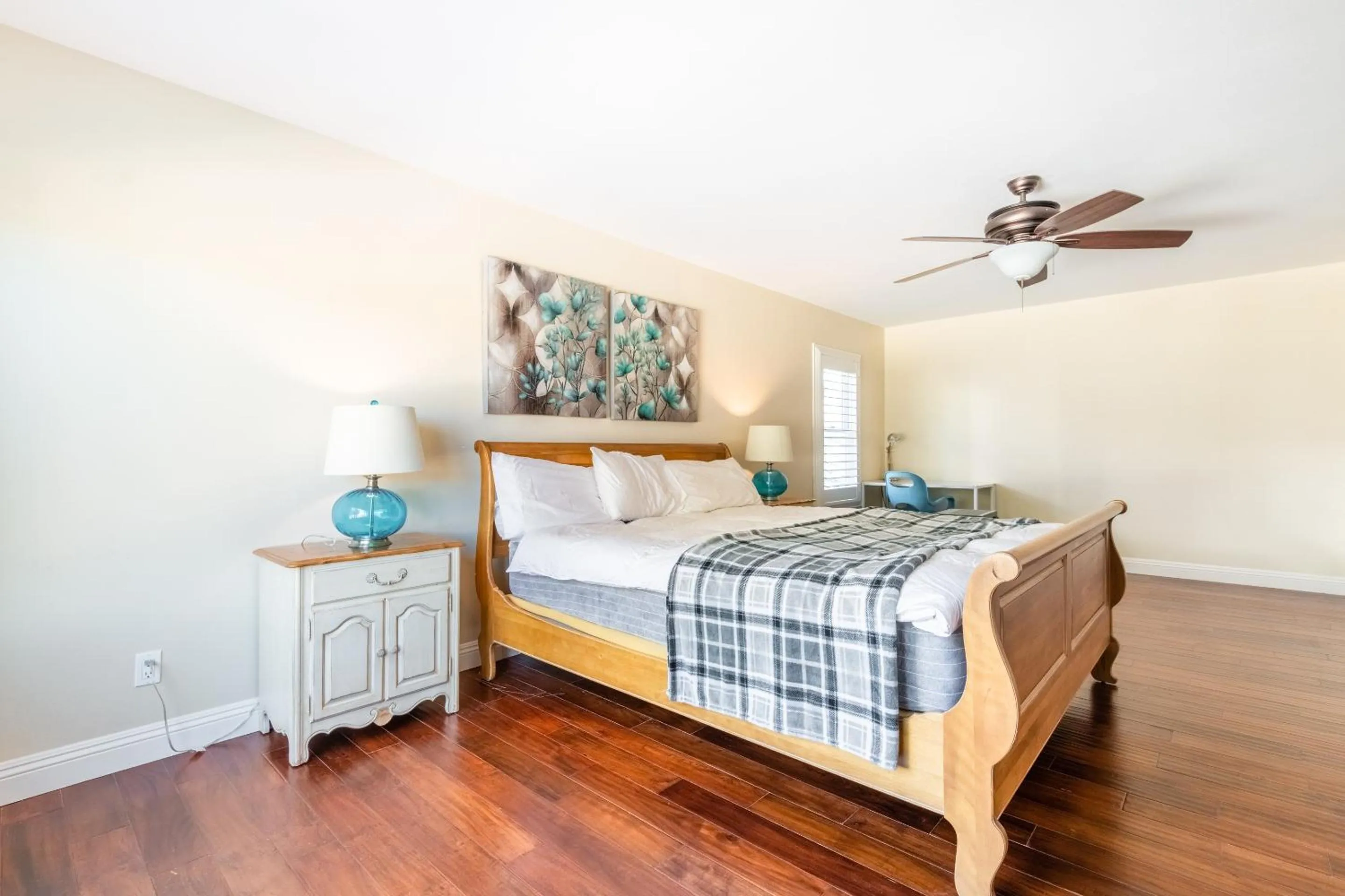 Bed in Luxury San Diego House, Beach, Pool & Pet-Friendly