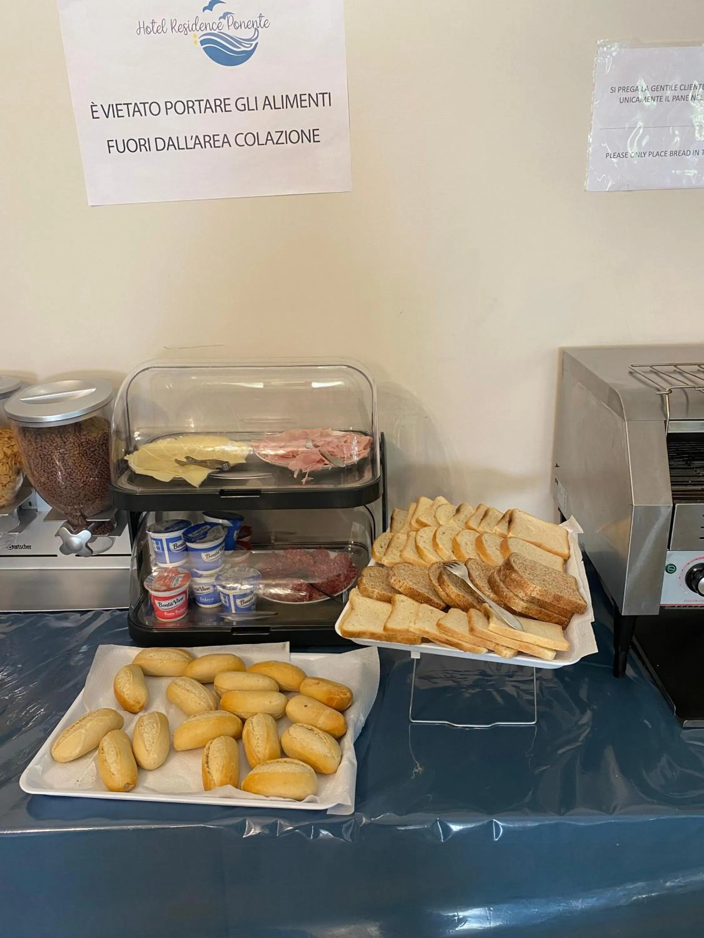 Buffet breakfast in Hotel Residence Ponente