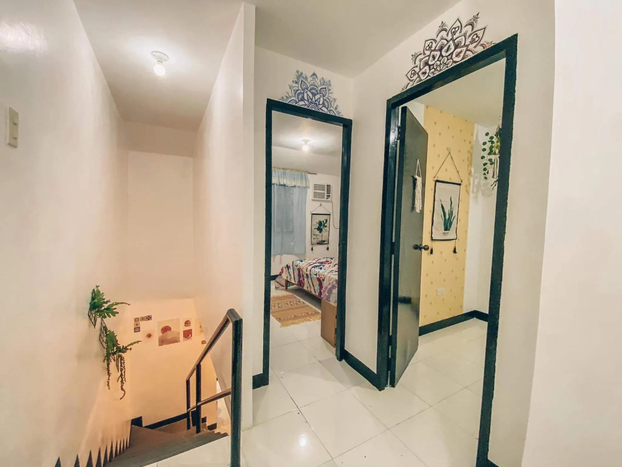 Bed in Cozy Themed 2BR TownHouse - near Clark Airport - TRP1